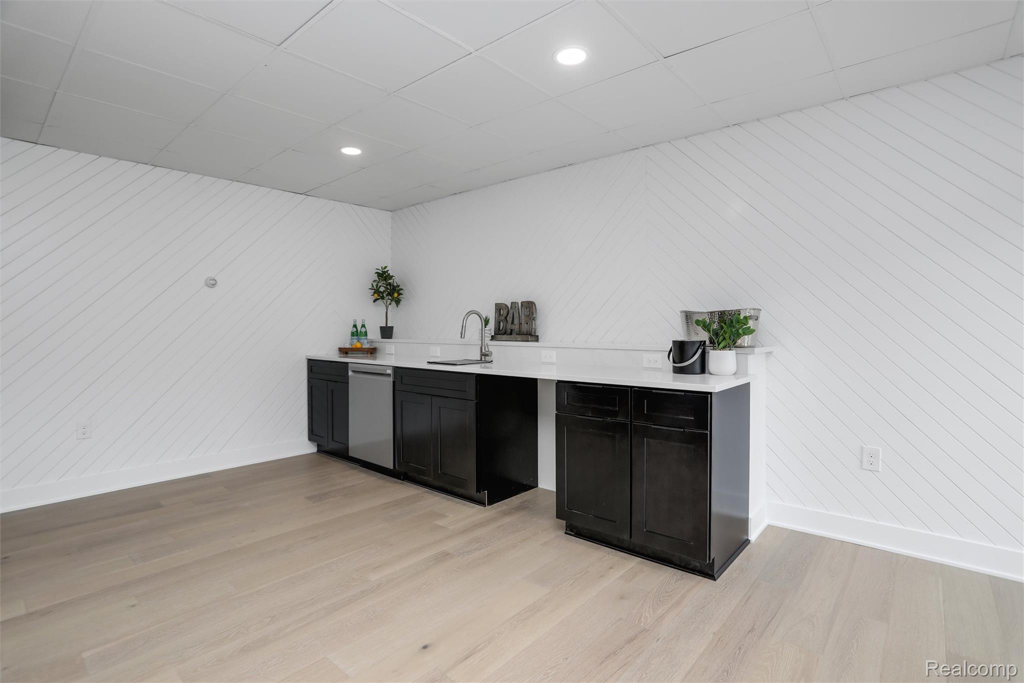 941 Viewland Drive