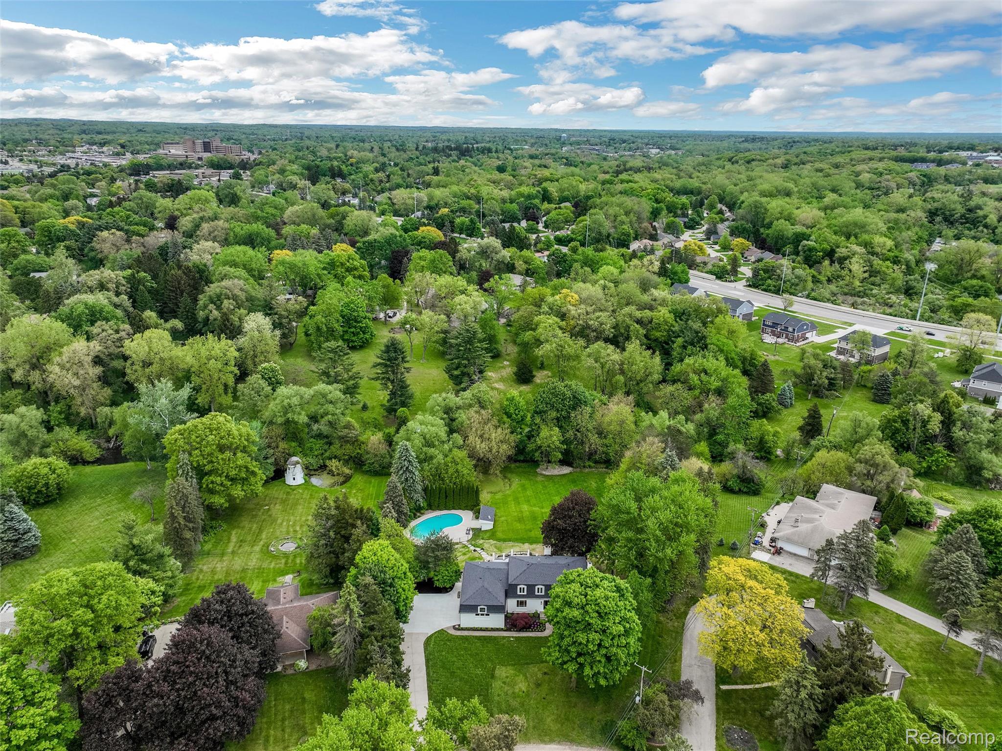 941 Viewland Drive