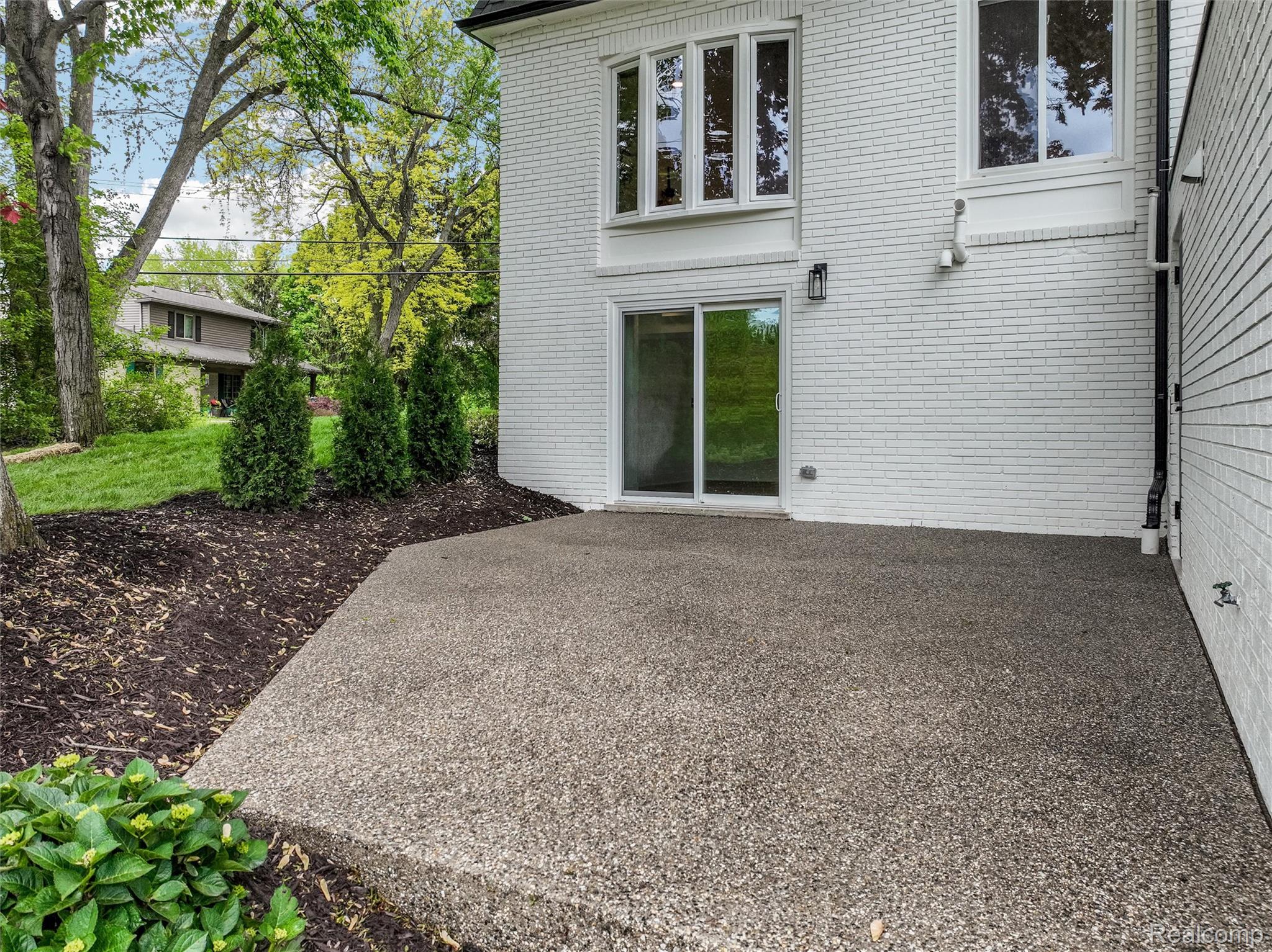 941 Viewland Drive