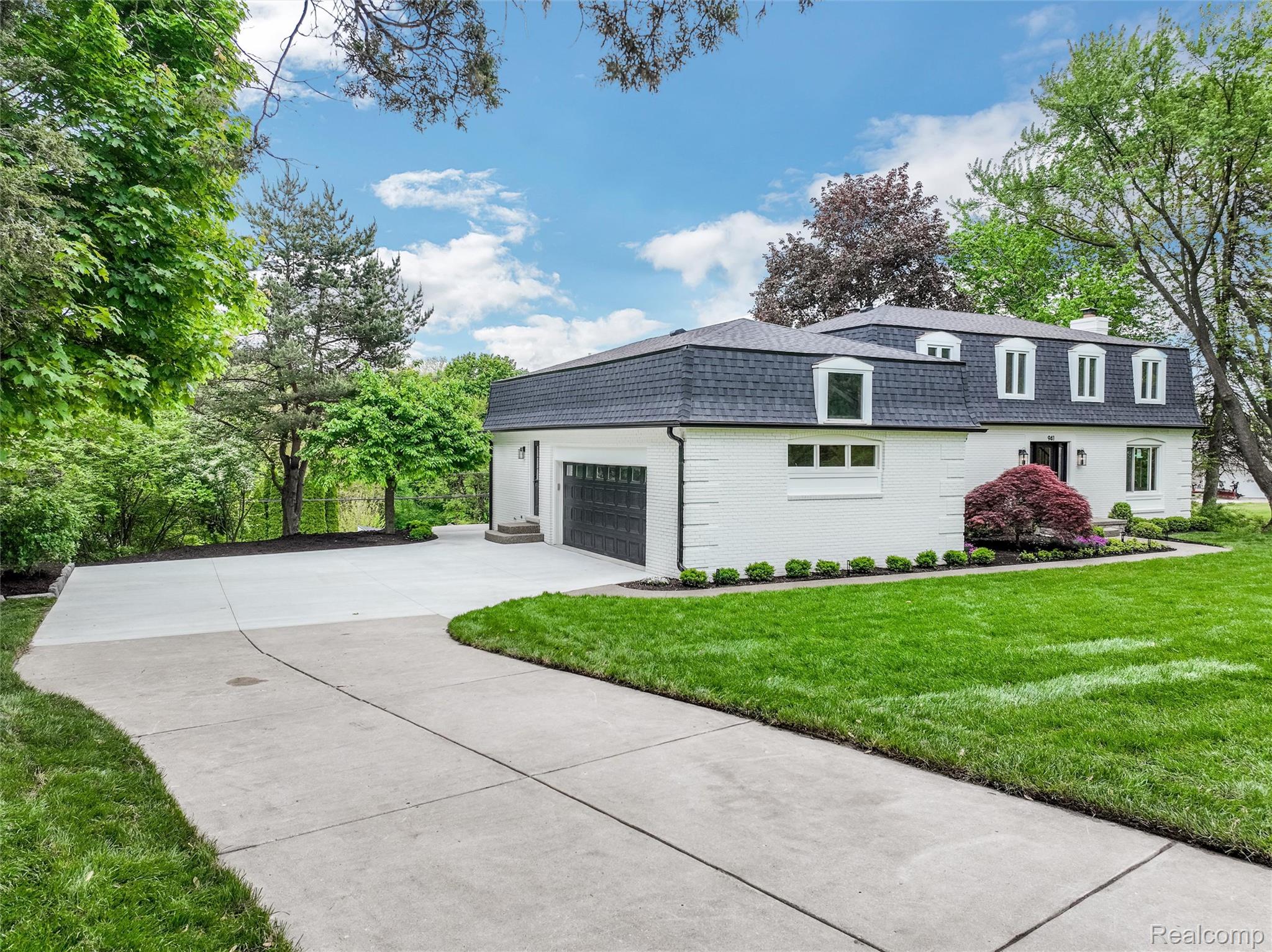 941 Viewland Drive