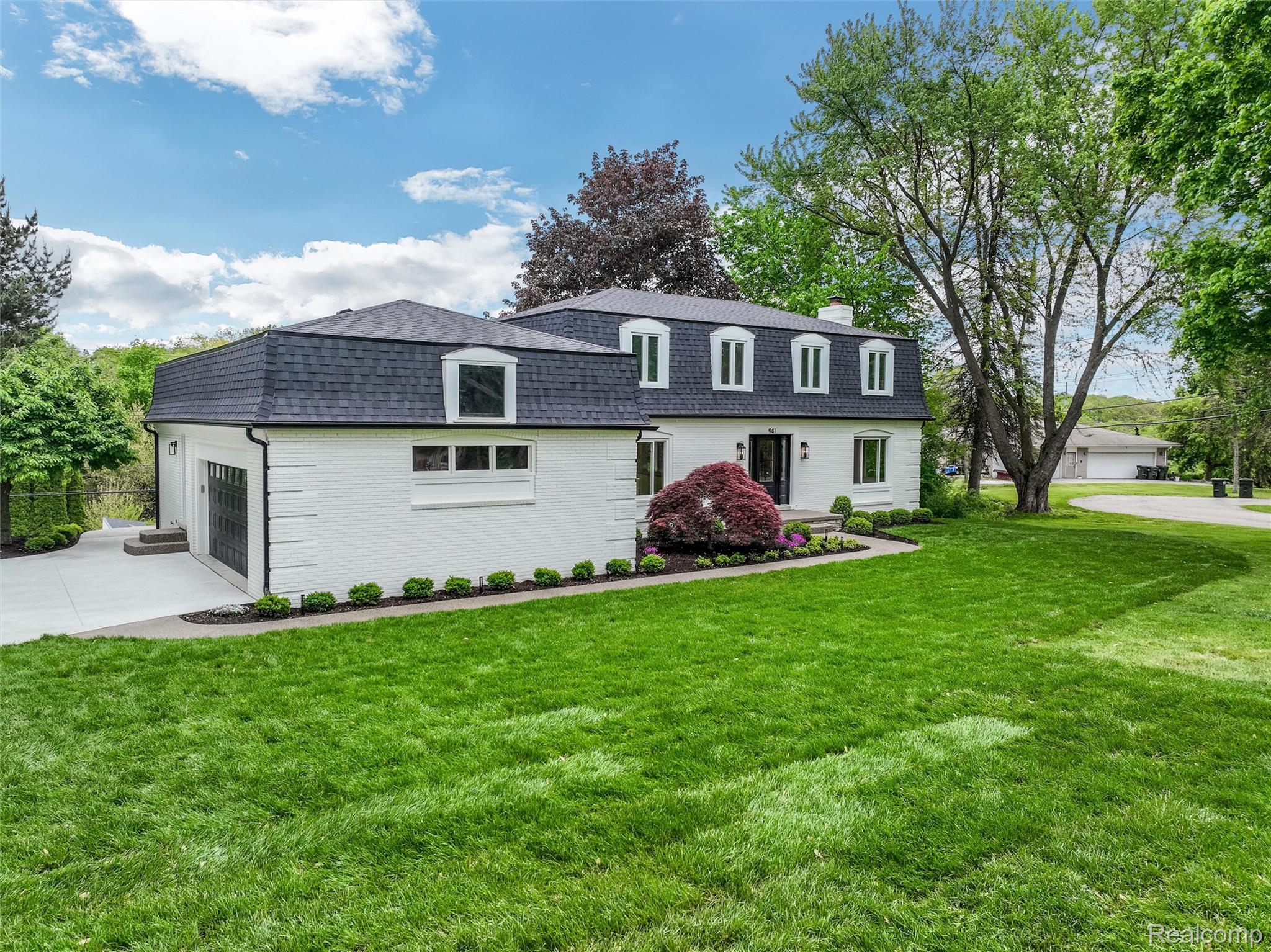 941 Viewland Drive