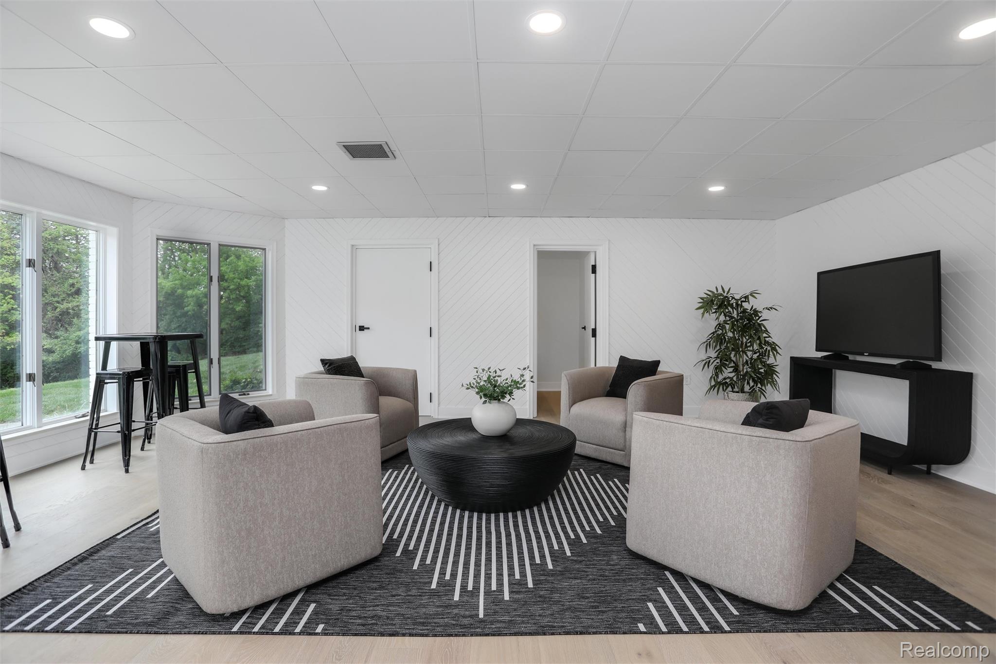 941 Viewland Drive