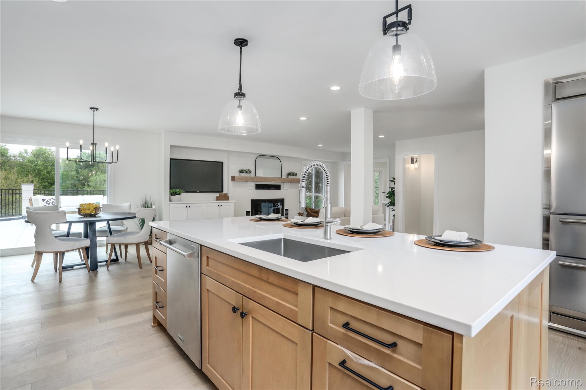941 Viewland Drive