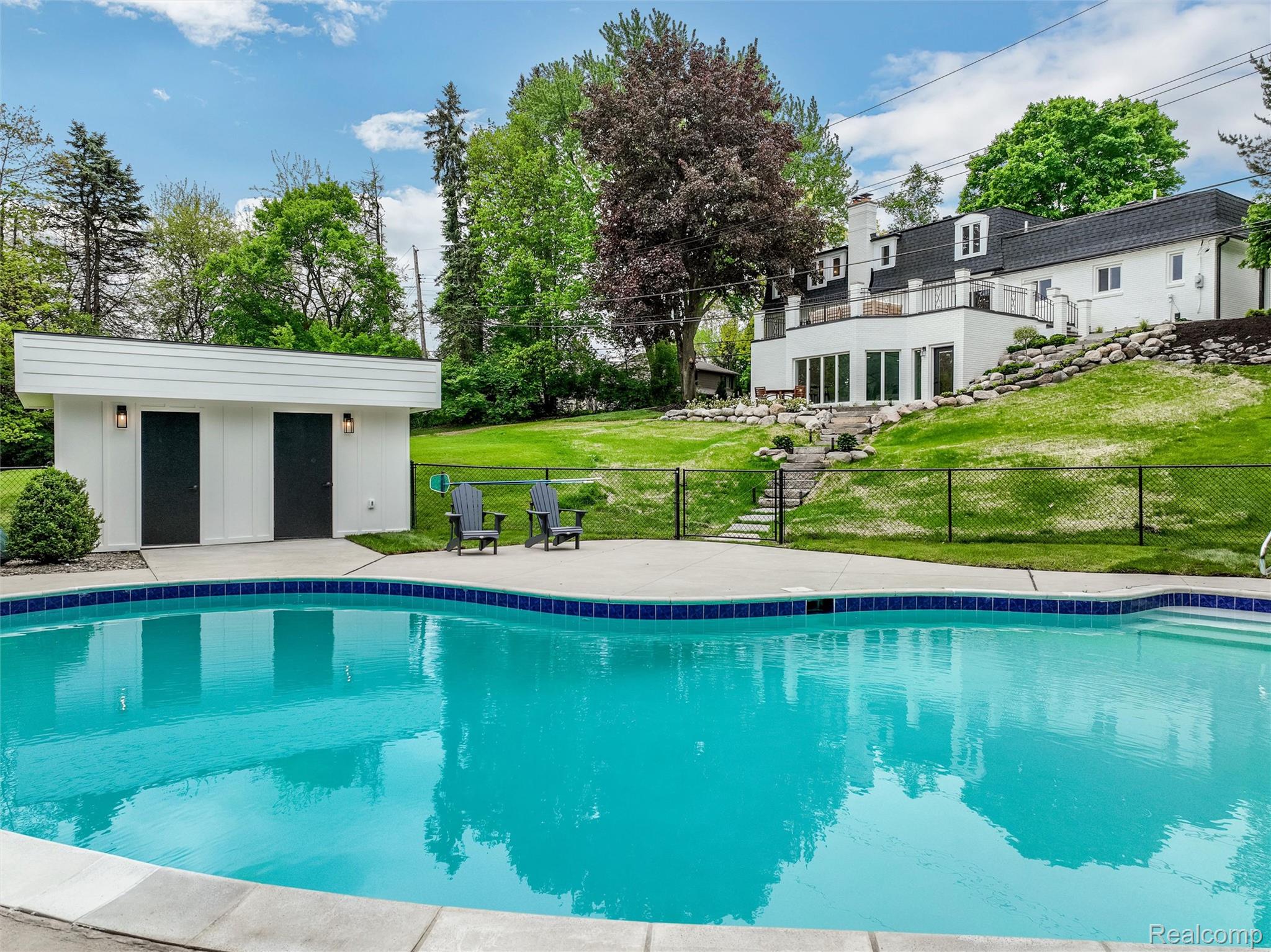 941 Viewland Drive