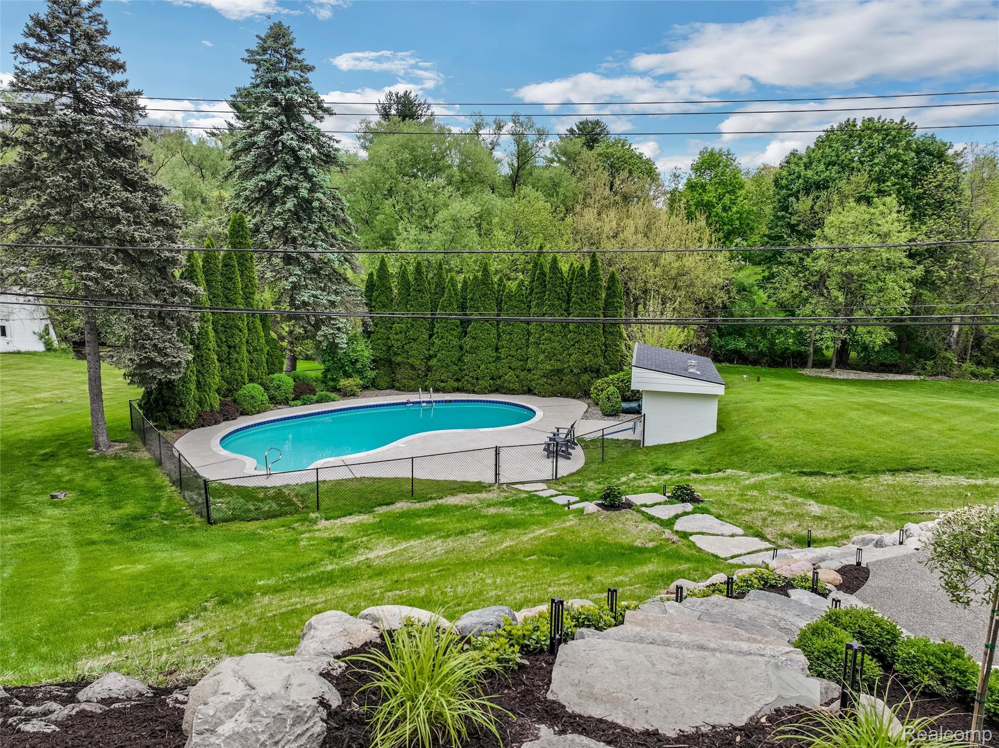 941 Viewland Drive