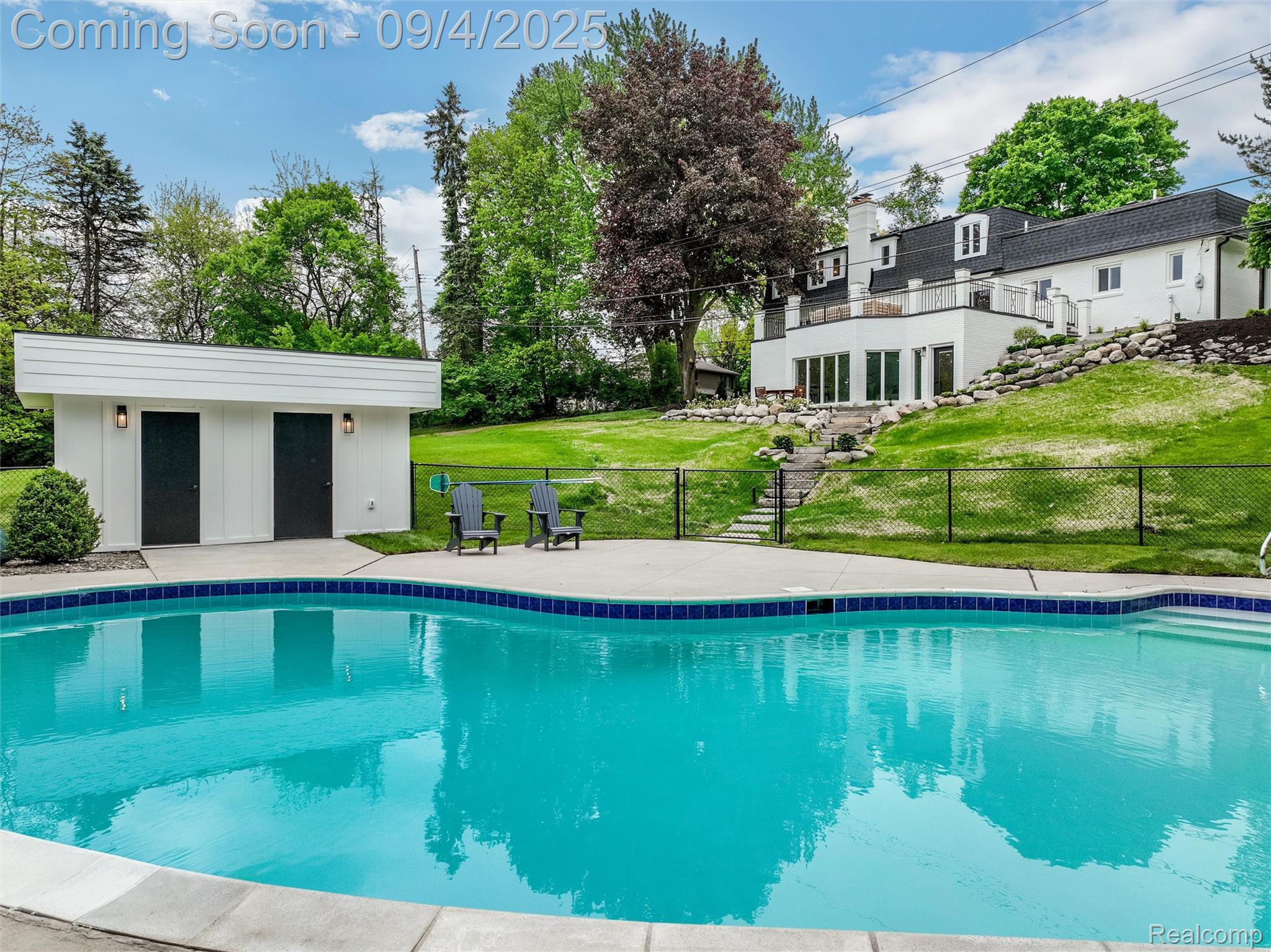 941 Viewland Drive
