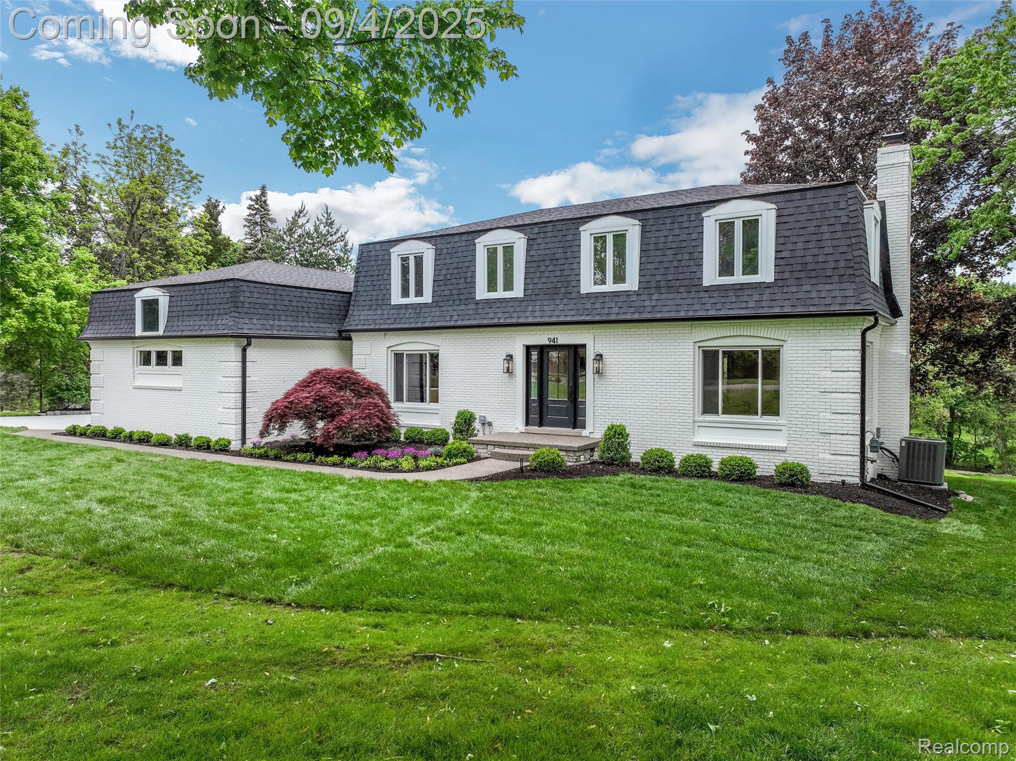 941 Viewland Drive