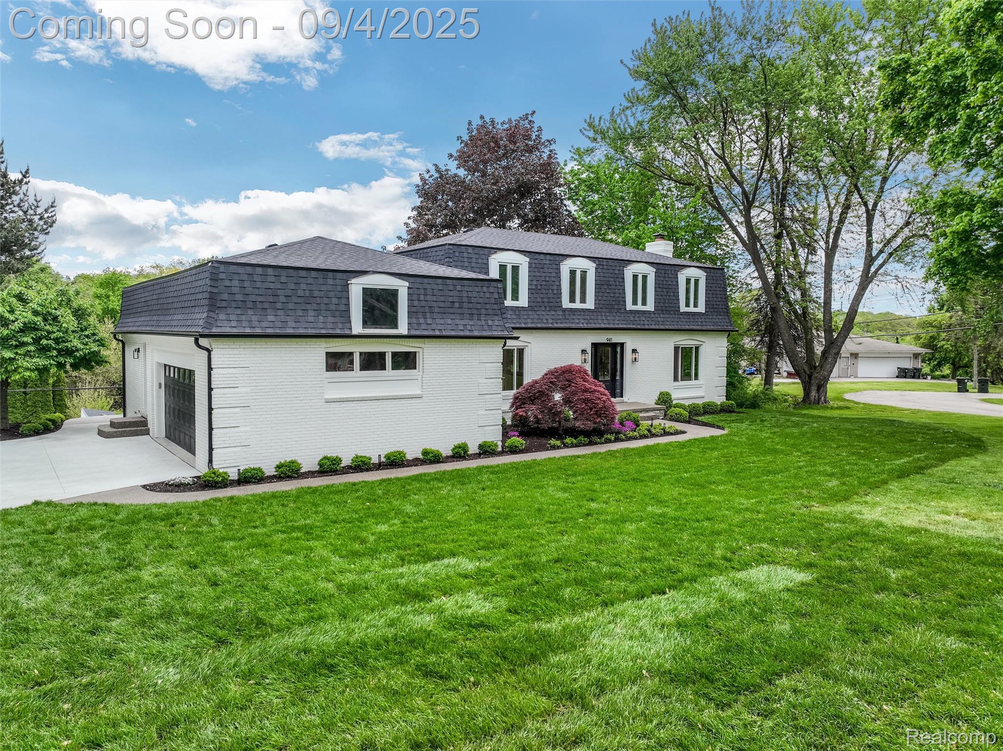 941 Viewland Drive