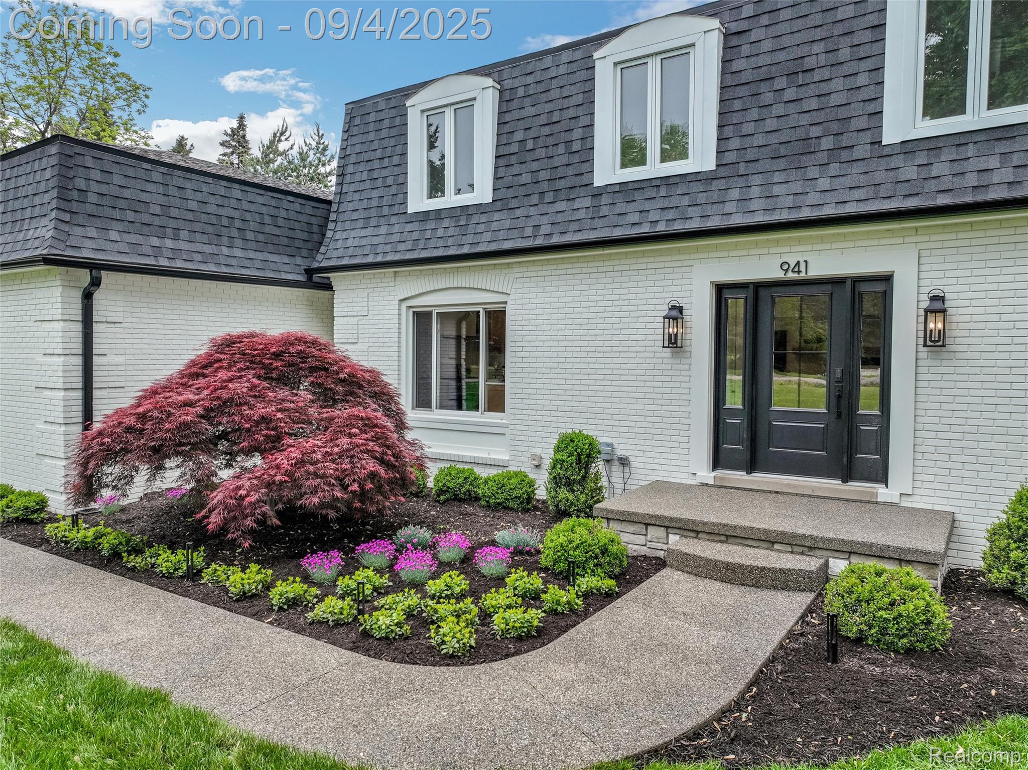 941 Viewland Drive