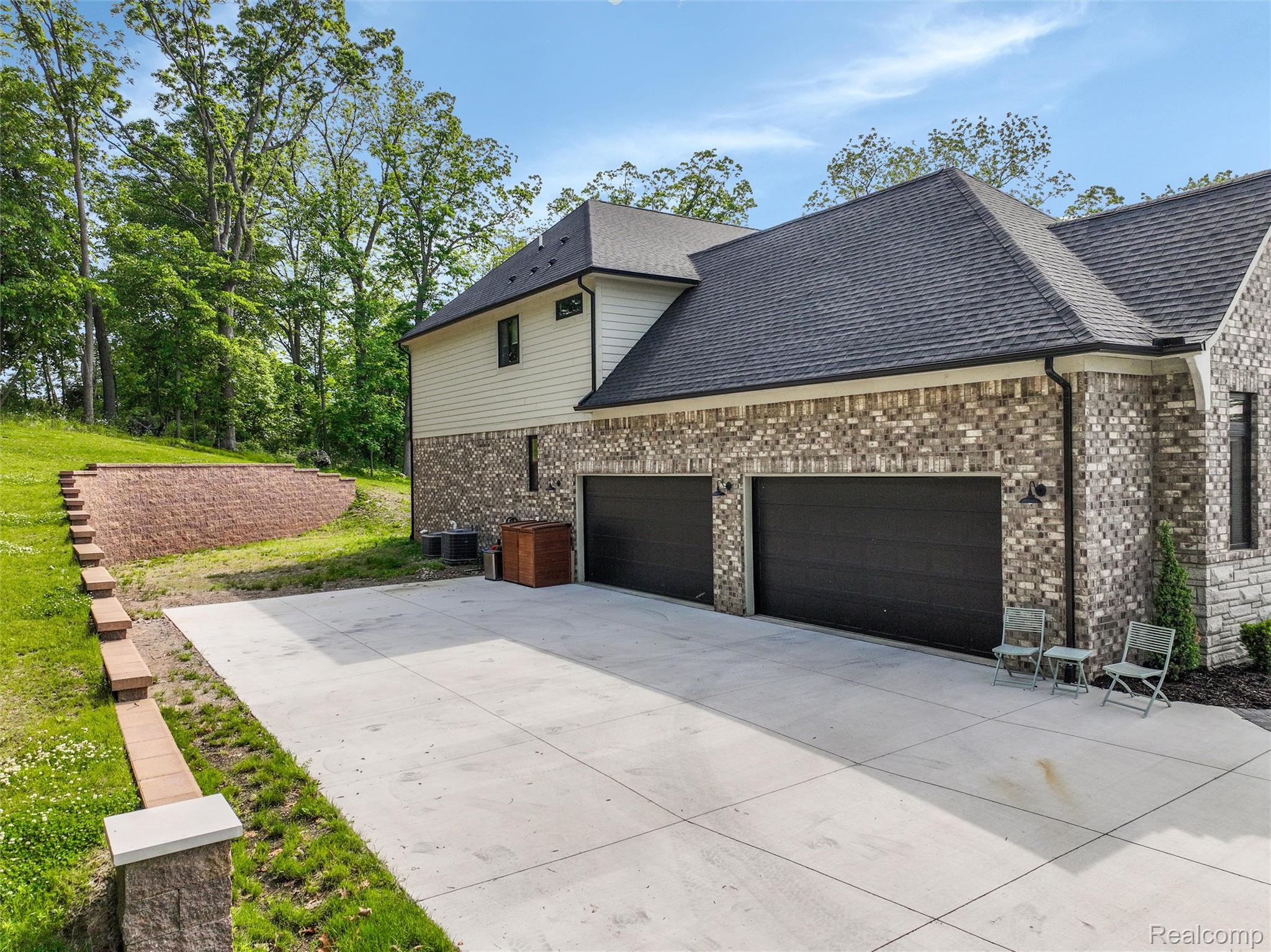 2584 Heights View Court