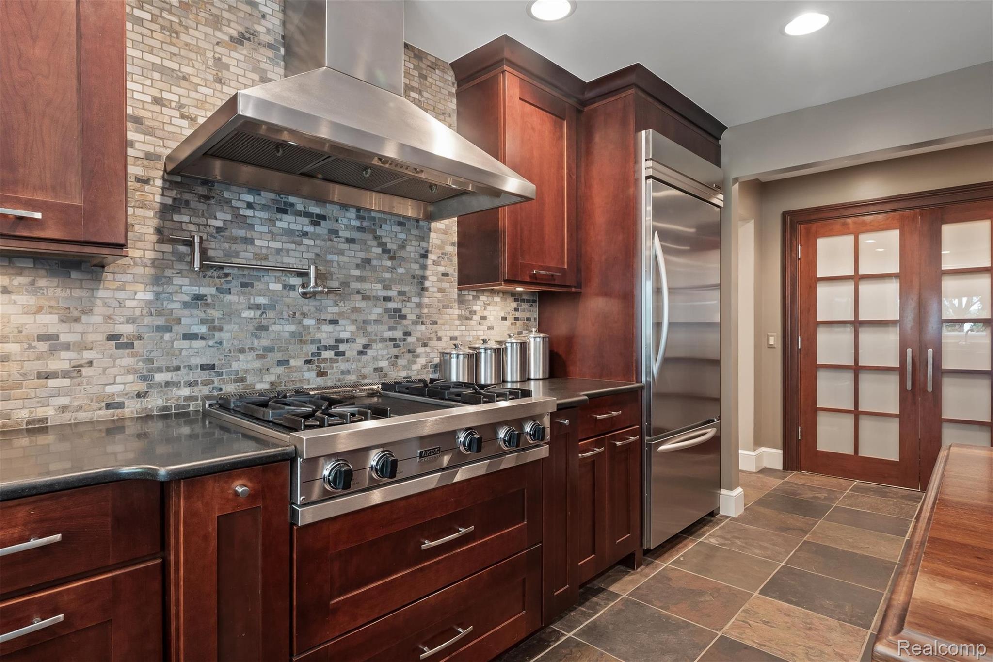 864 Pine Needle Trail