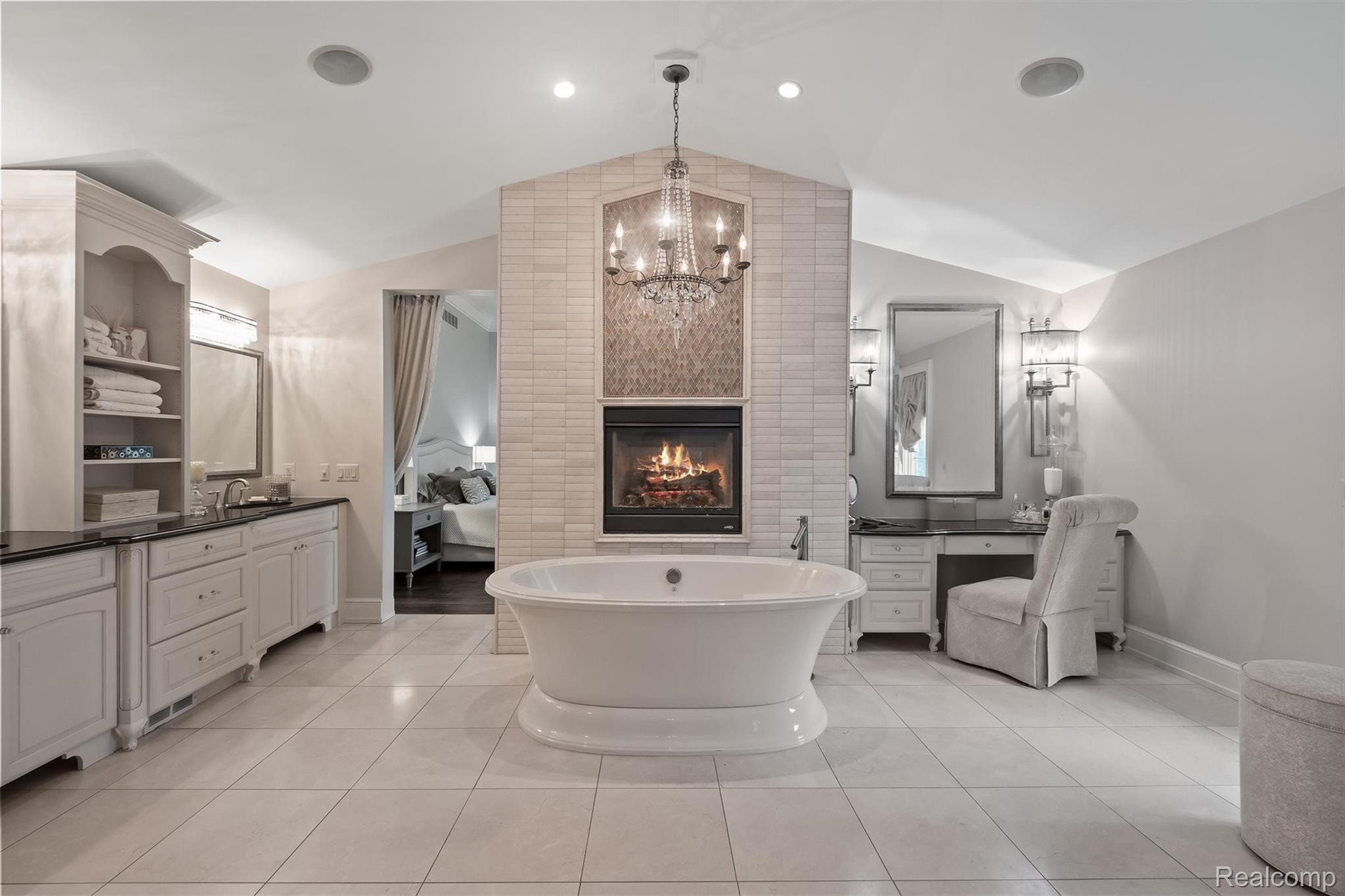 864 Pine Needle Trail