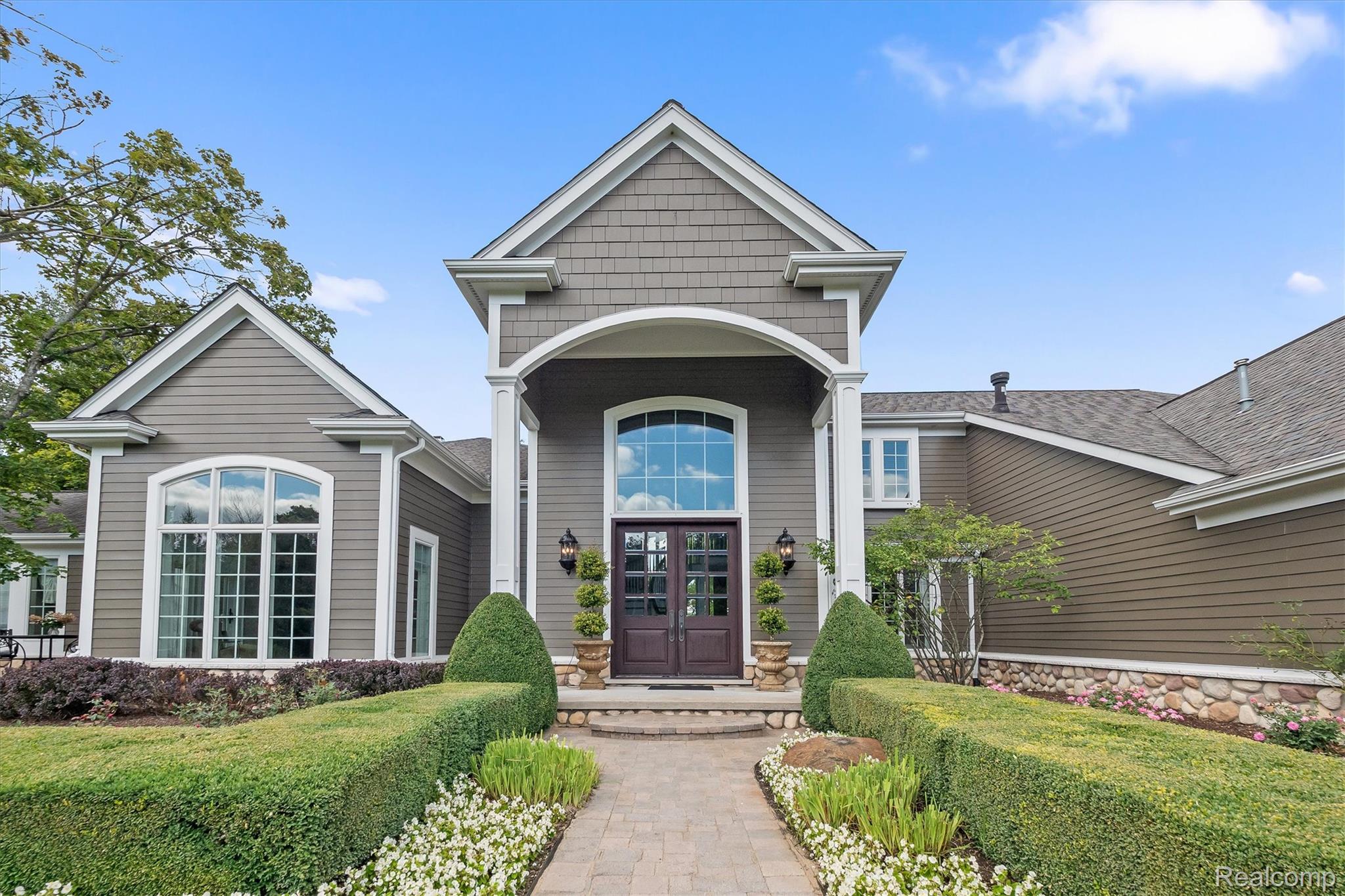 864 Pine Needle Trail