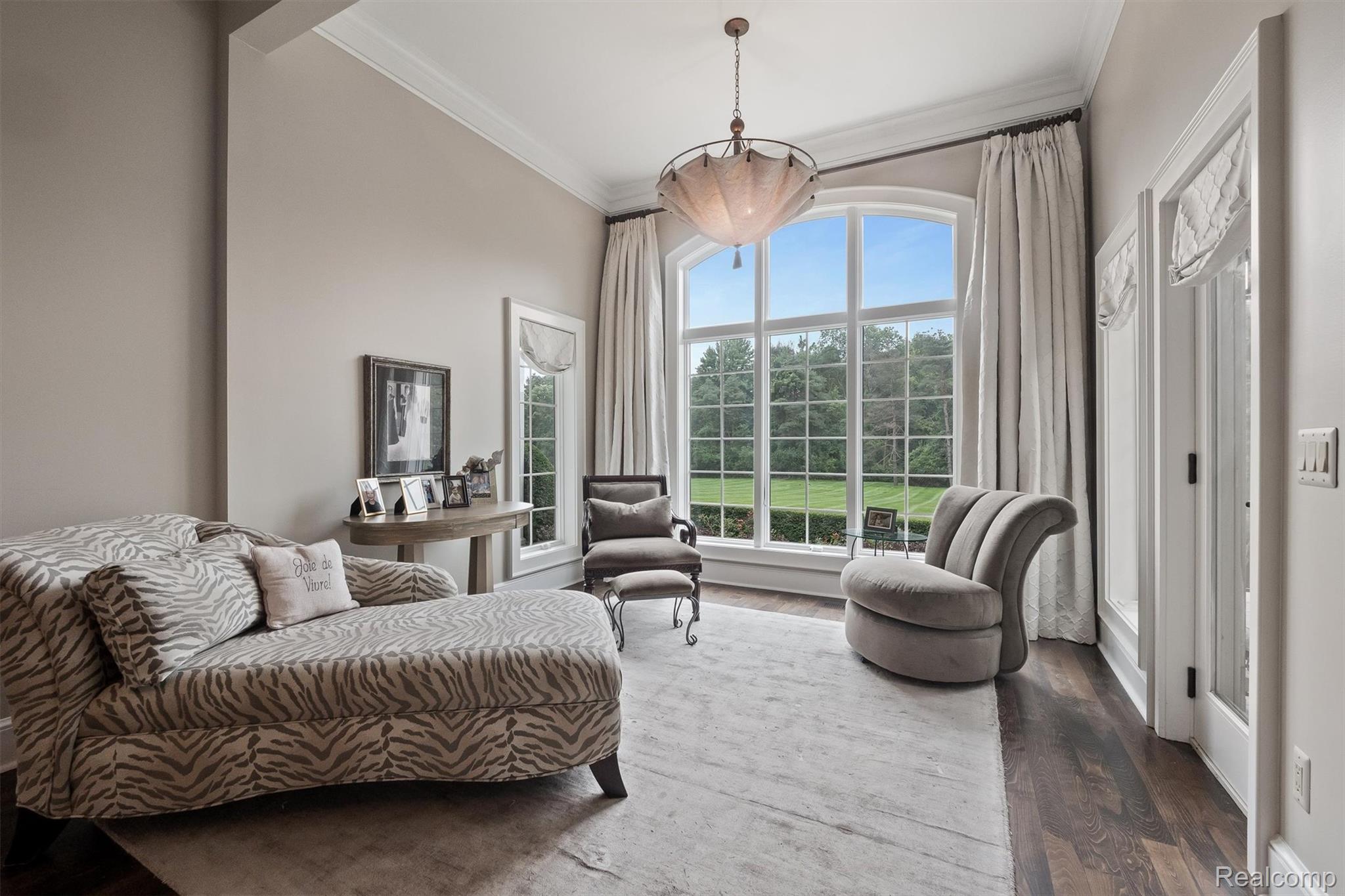 864 Pine Needle Trail