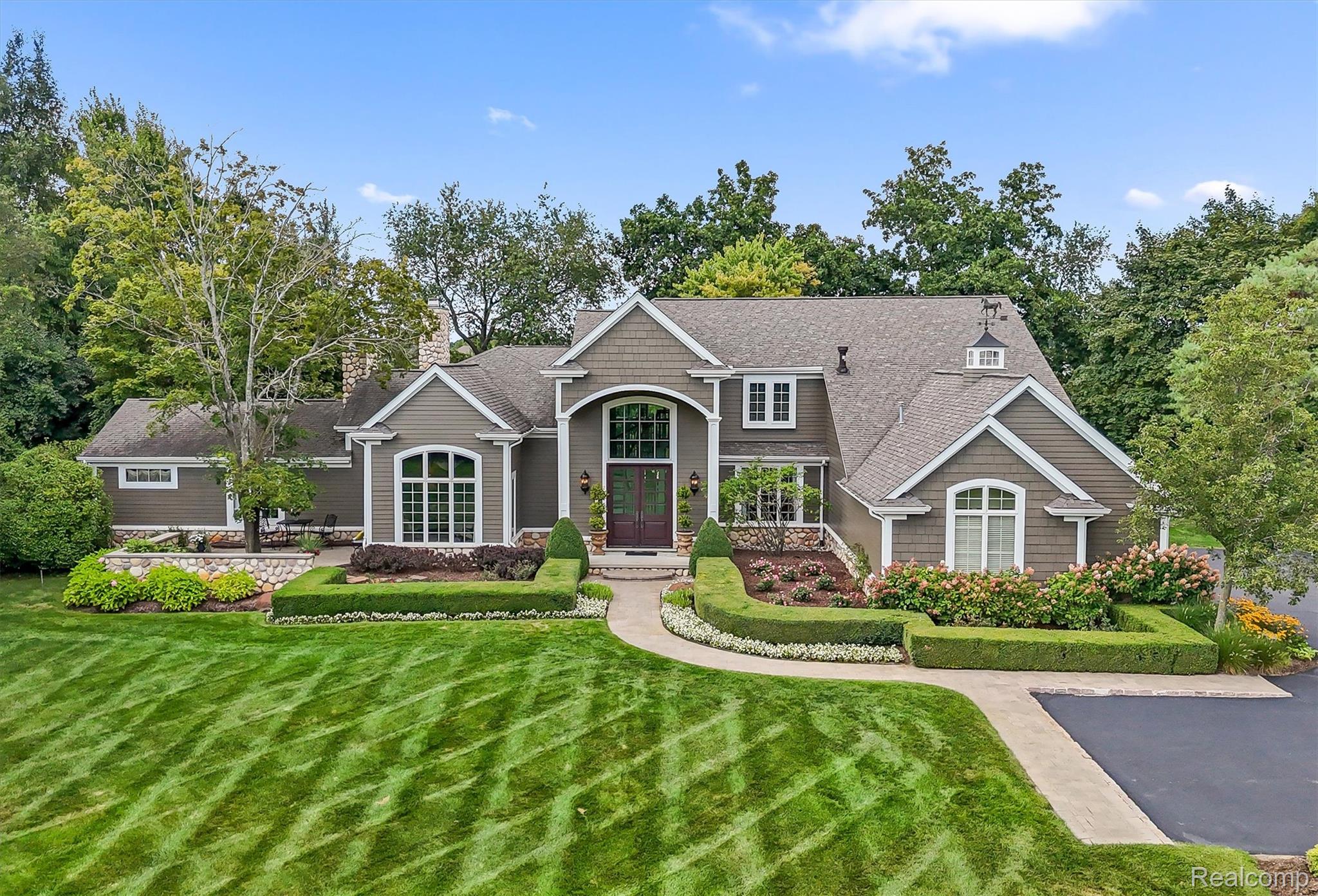 864 Pine Needle Trail