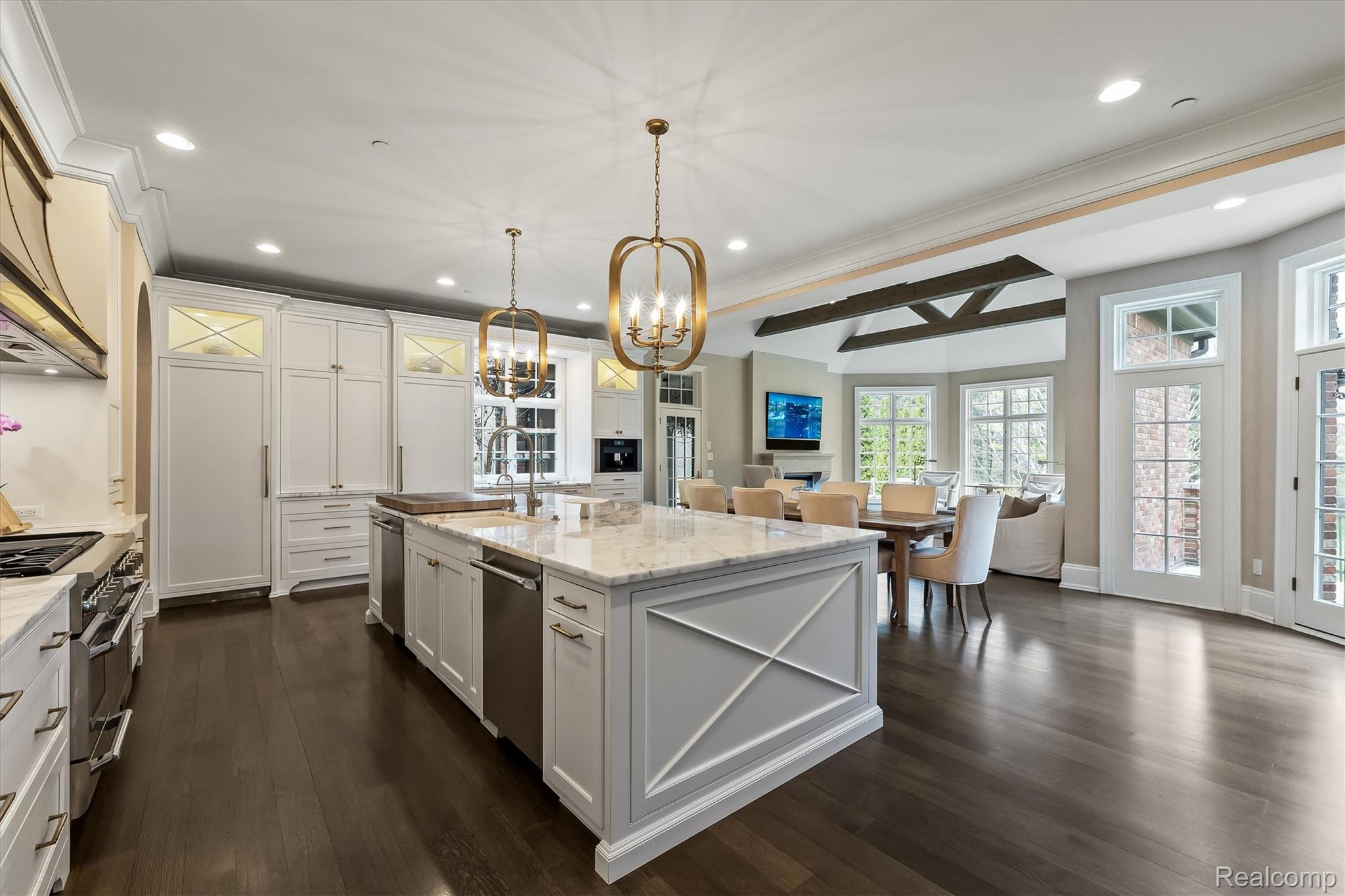 2370 Pond Vallee Drive