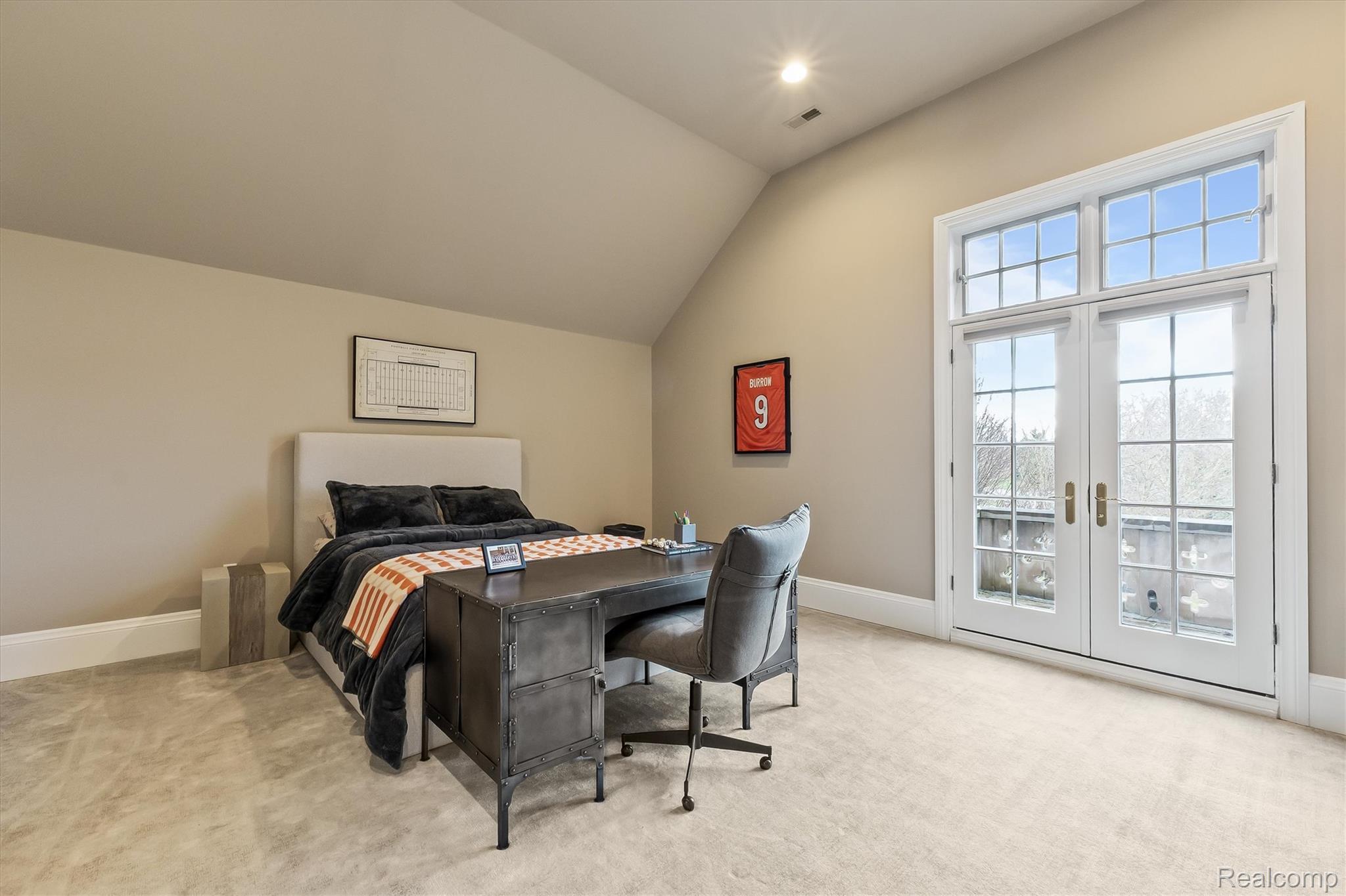 2370 Pond Vallee Drive