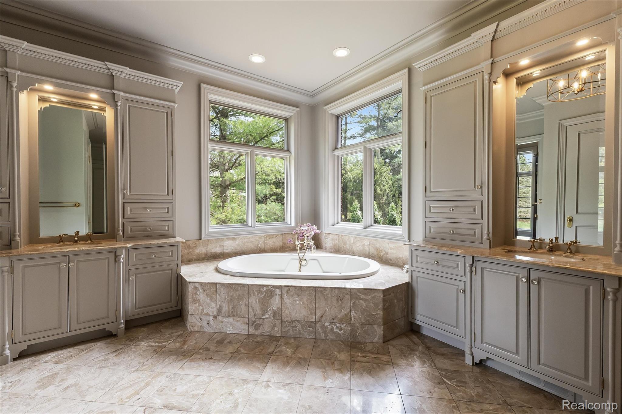 2370 Pond Vallee Drive