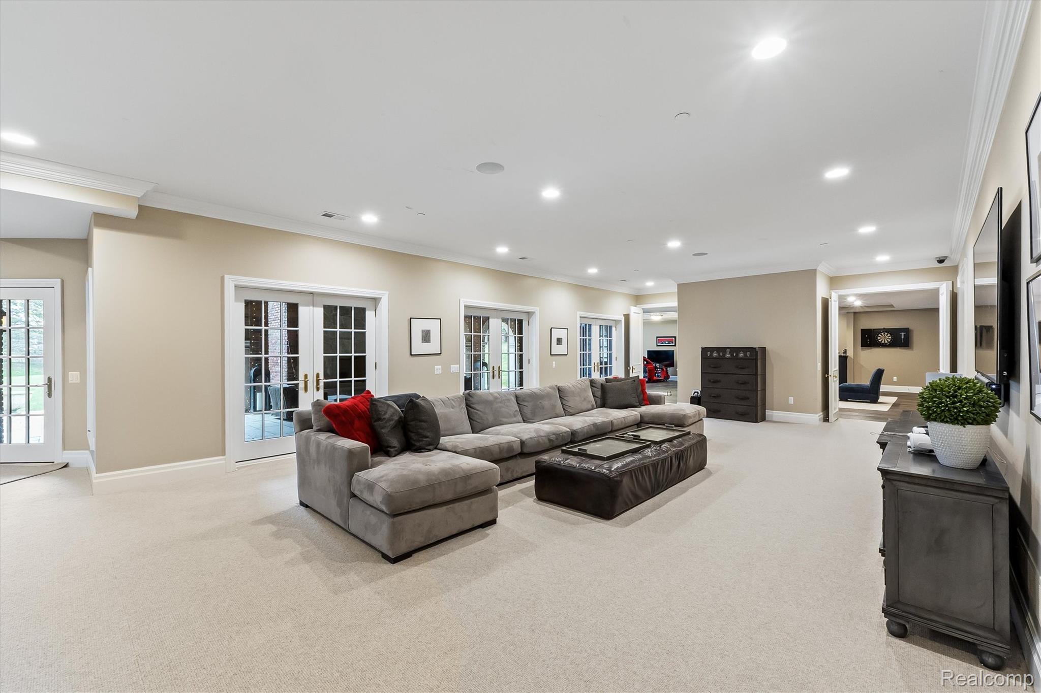 2370 Pond Vallee Drive