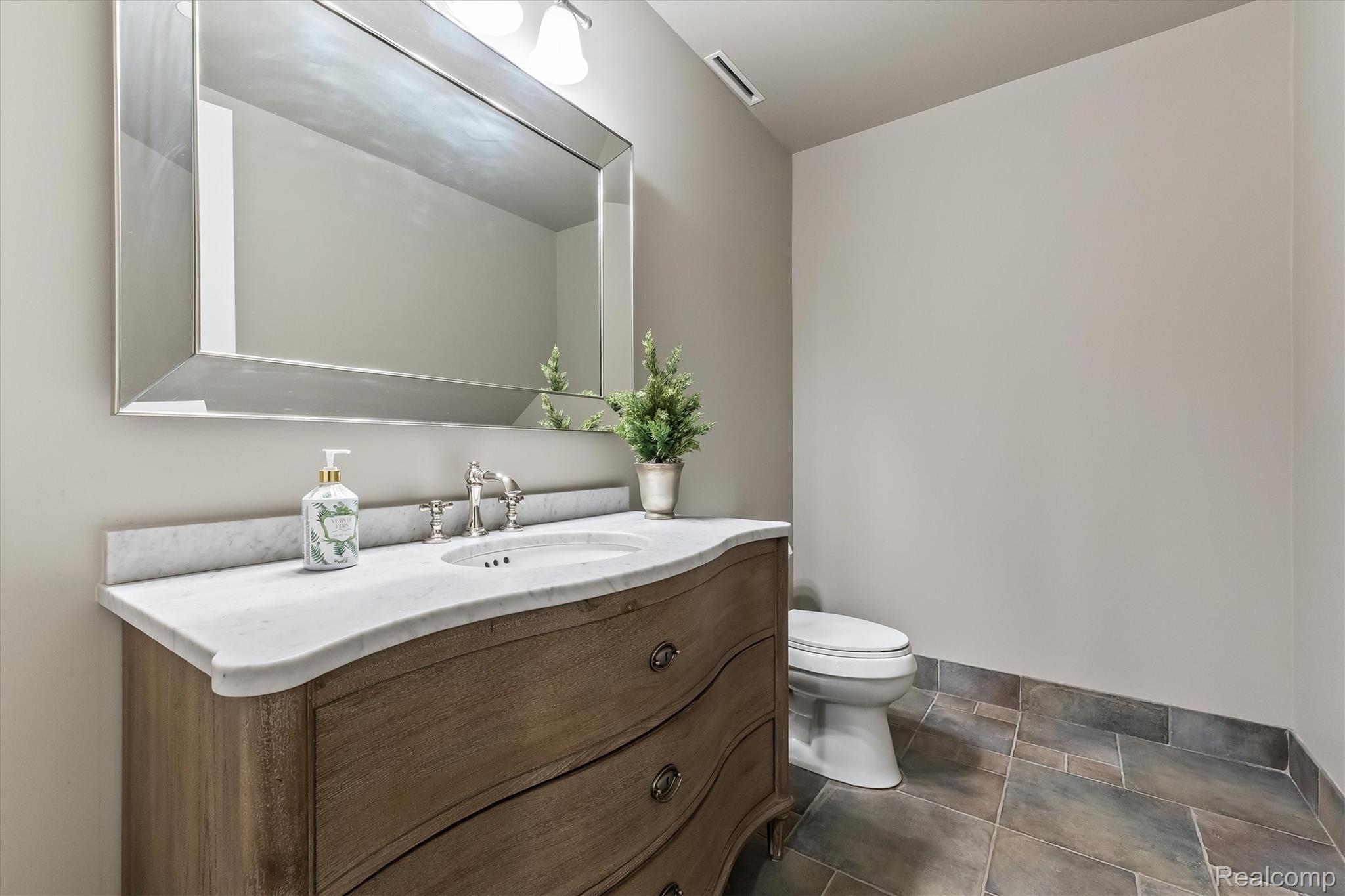 2370 Pond Vallee Drive