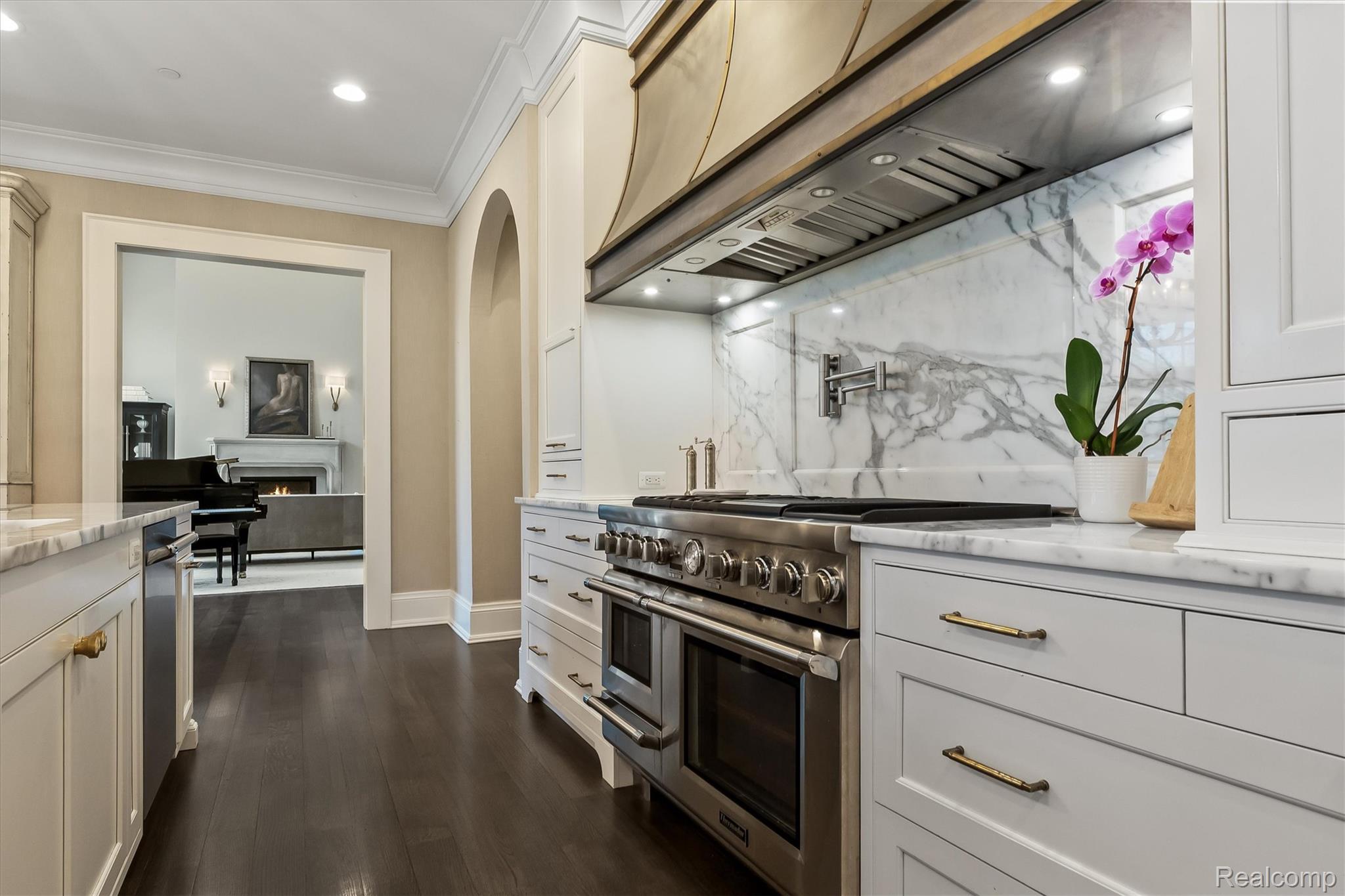2370 Pond Vallee Drive