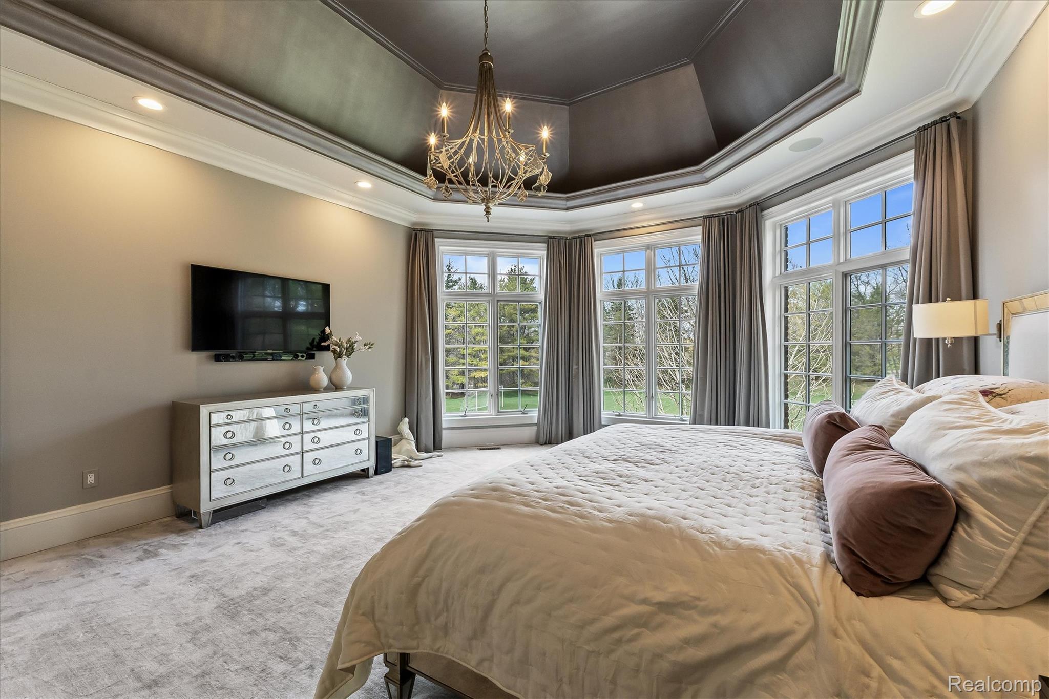 2370 Pond Vallee Drive