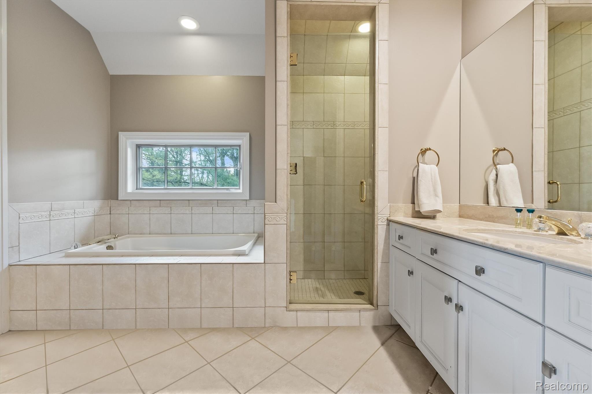 2370 Pond Vallee Drive