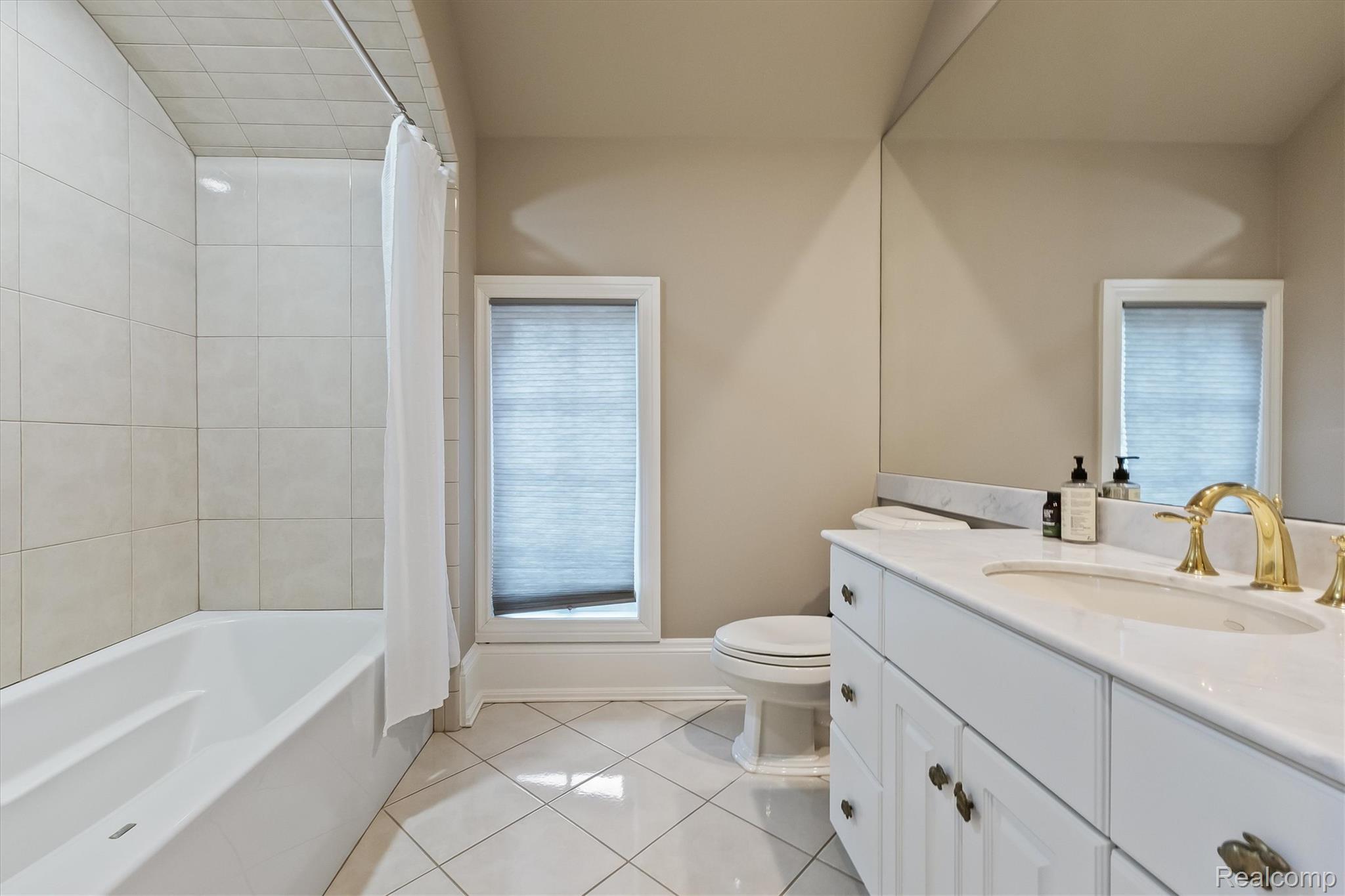 2370 Pond Vallee Drive