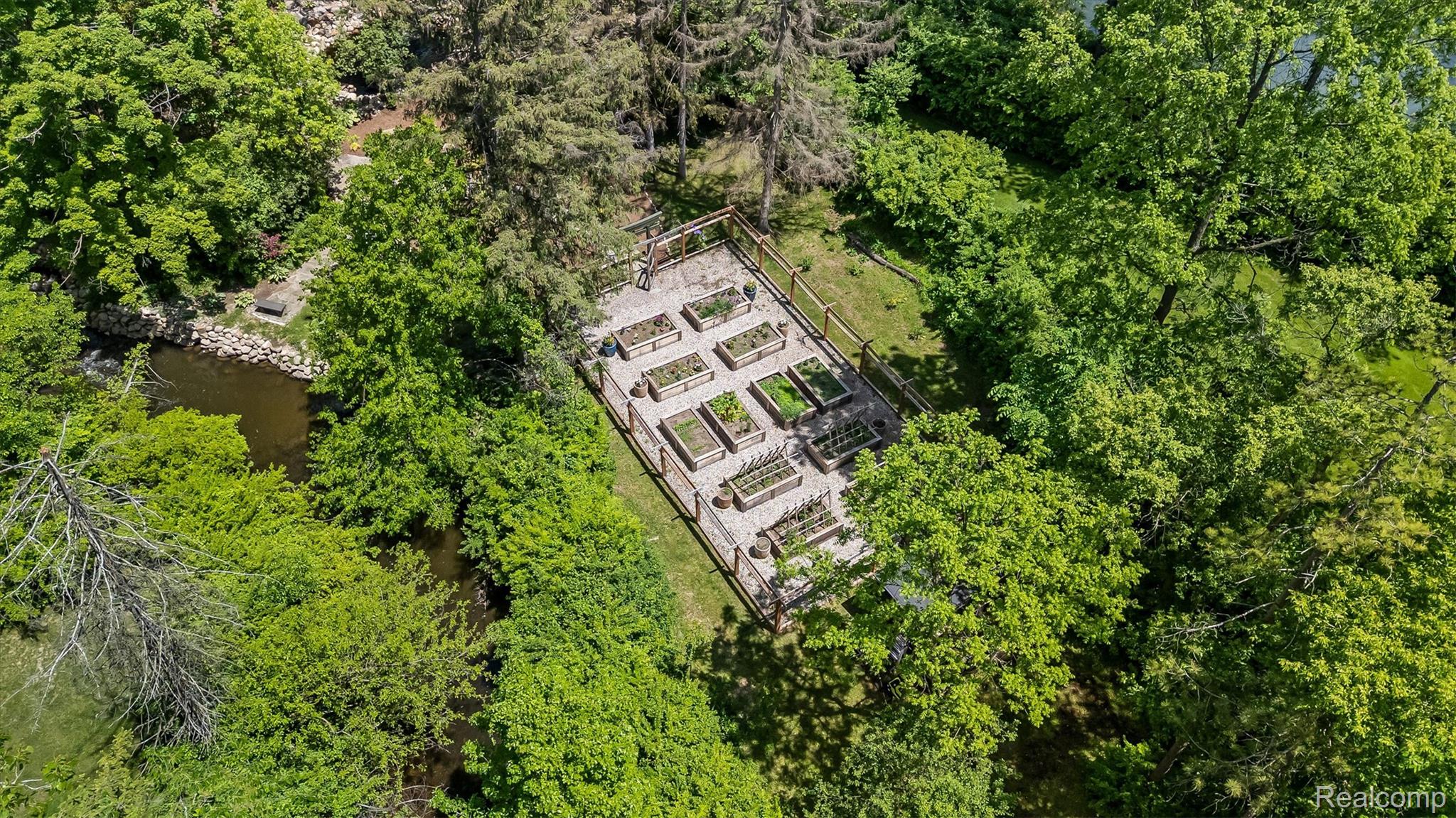 3954 N Ellamae Road
