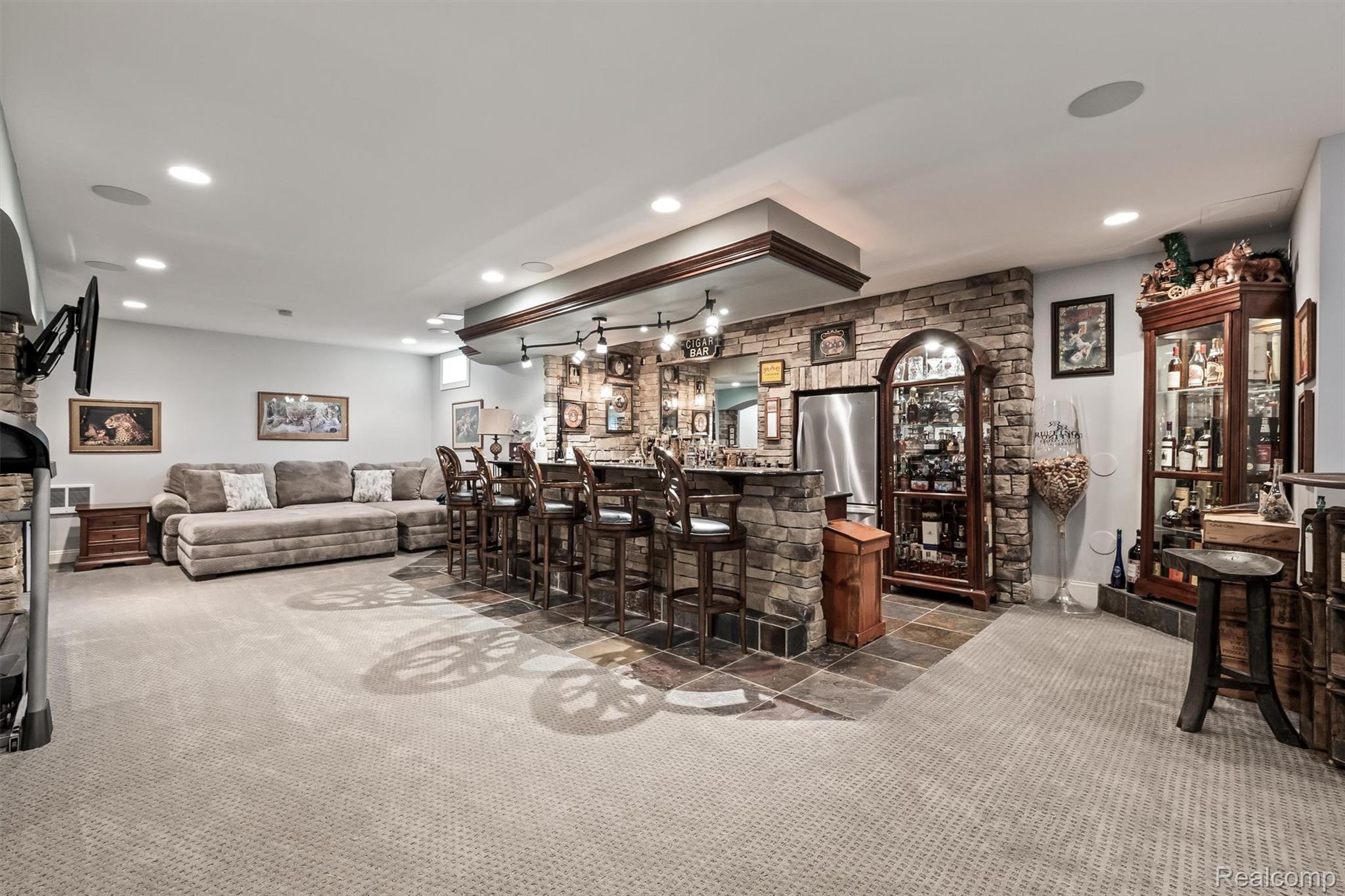 61496 Beacon Hill Drive