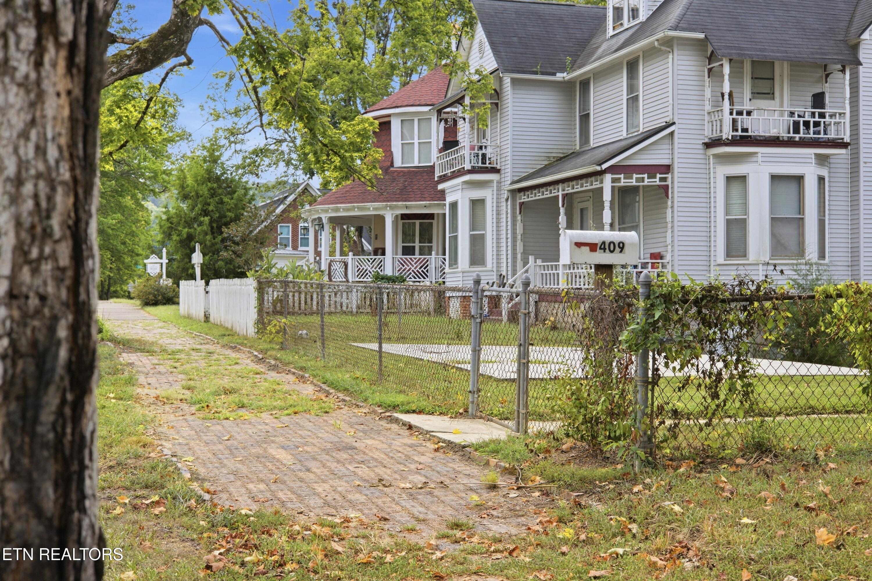 409 Walden Ave