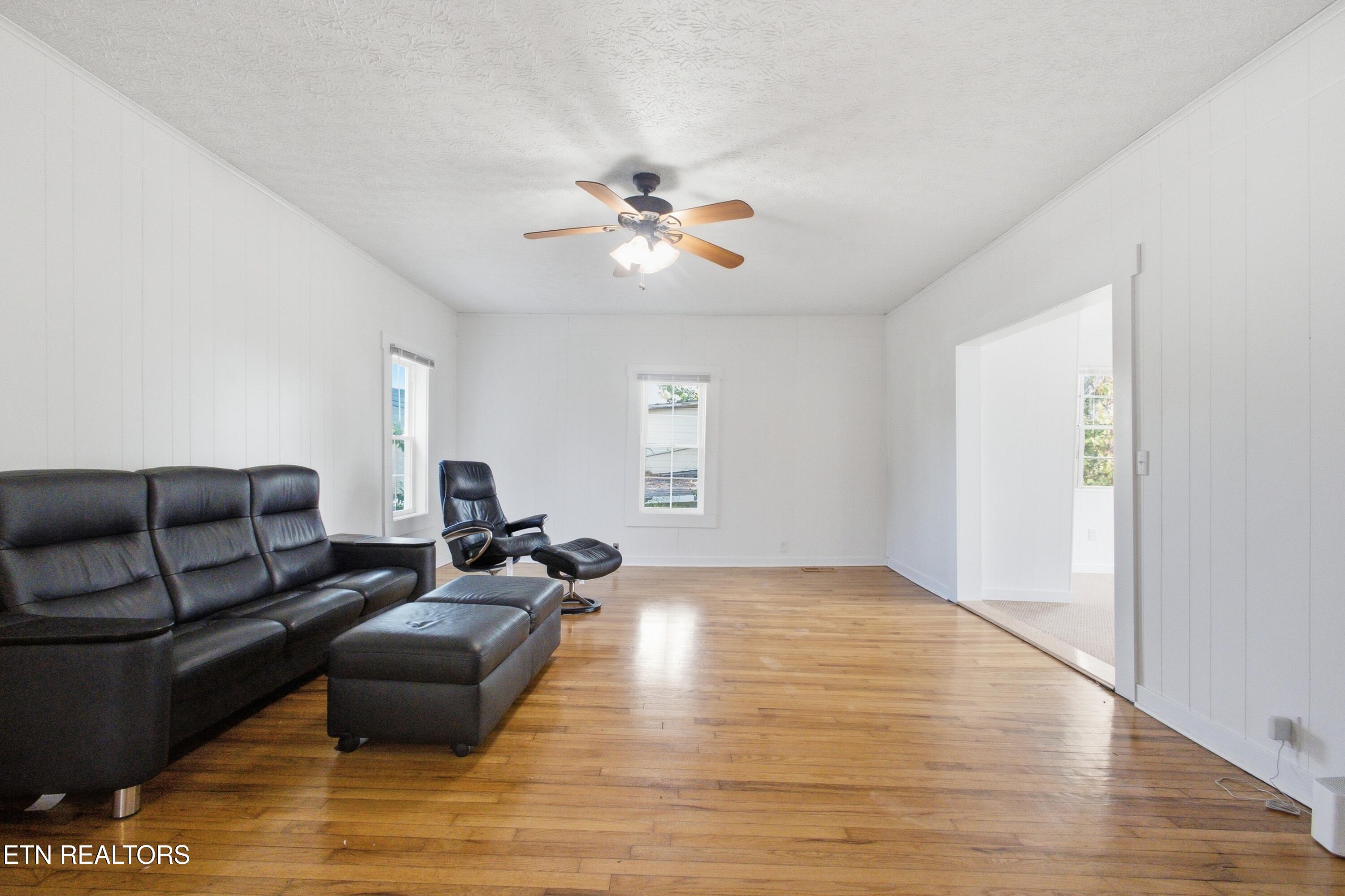 409 Walden Ave