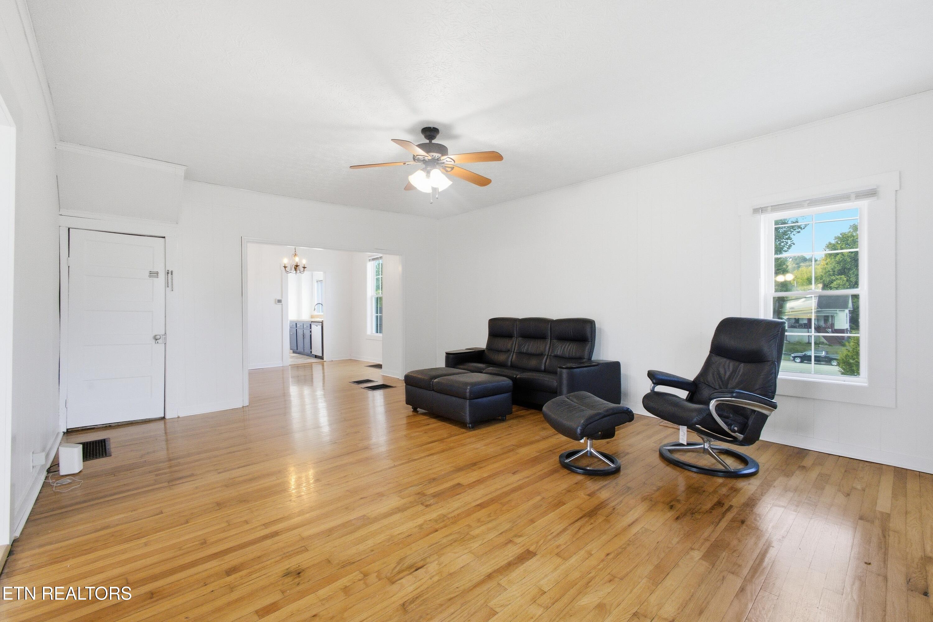 409 Walden Ave