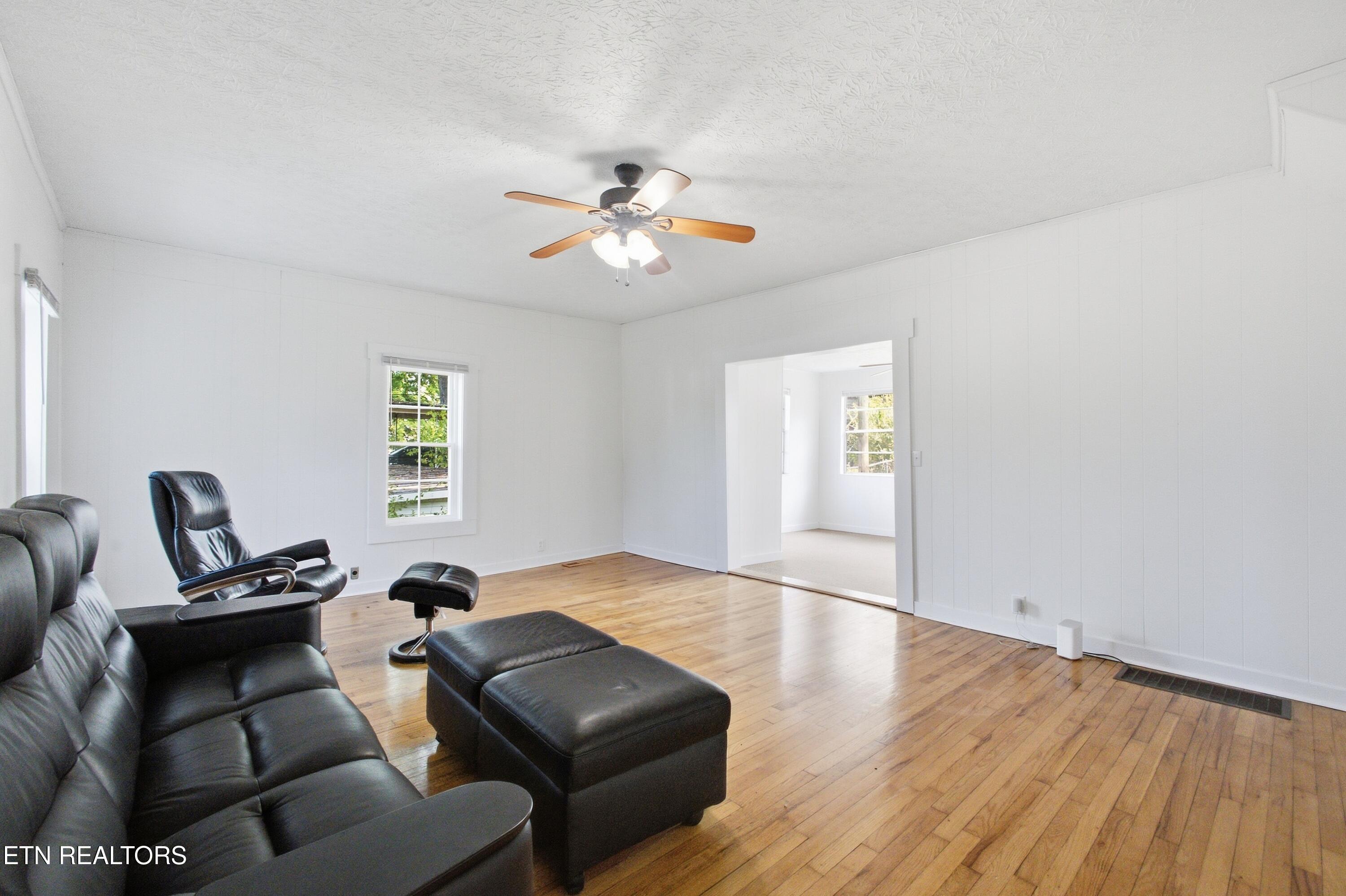409 Walden Ave