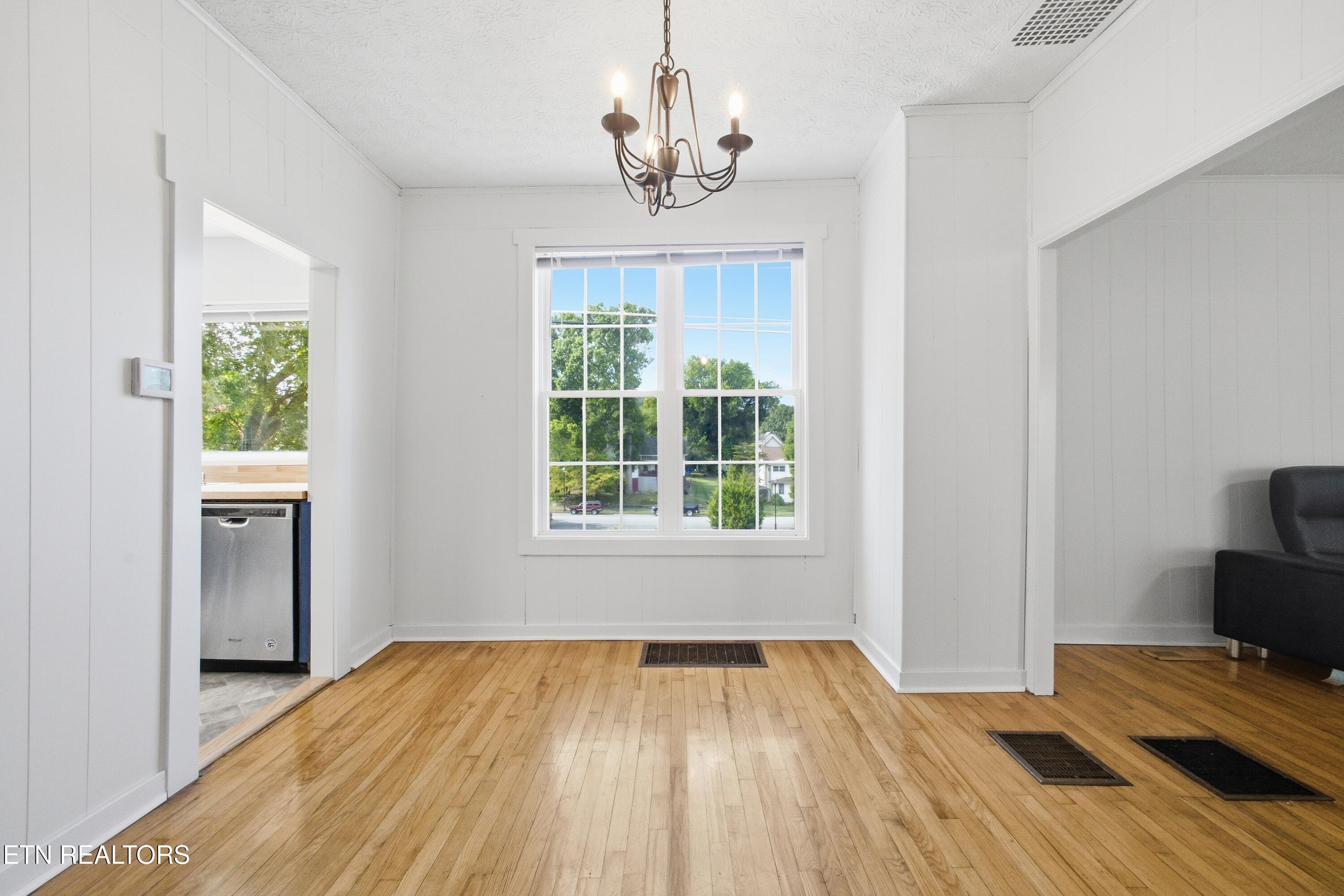 409 Walden Ave