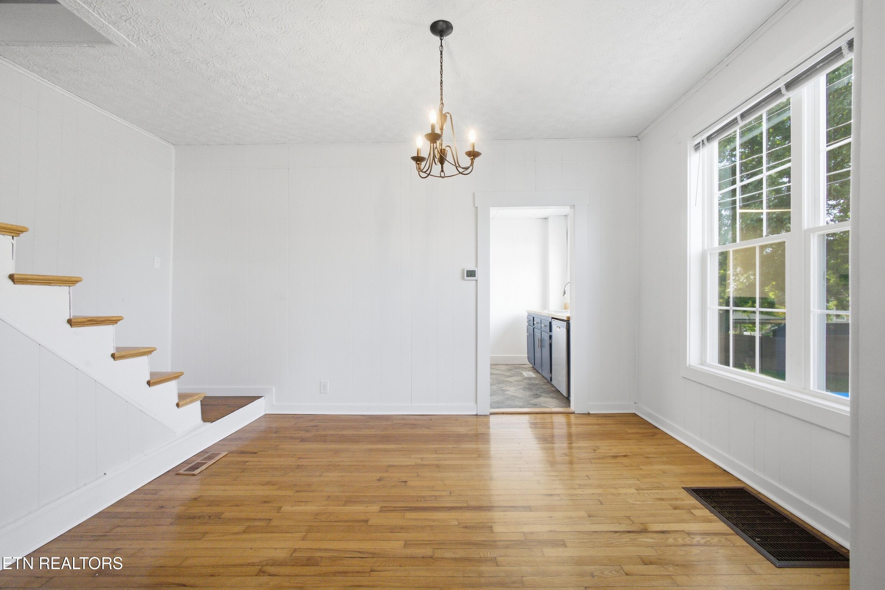 409 Walden Ave