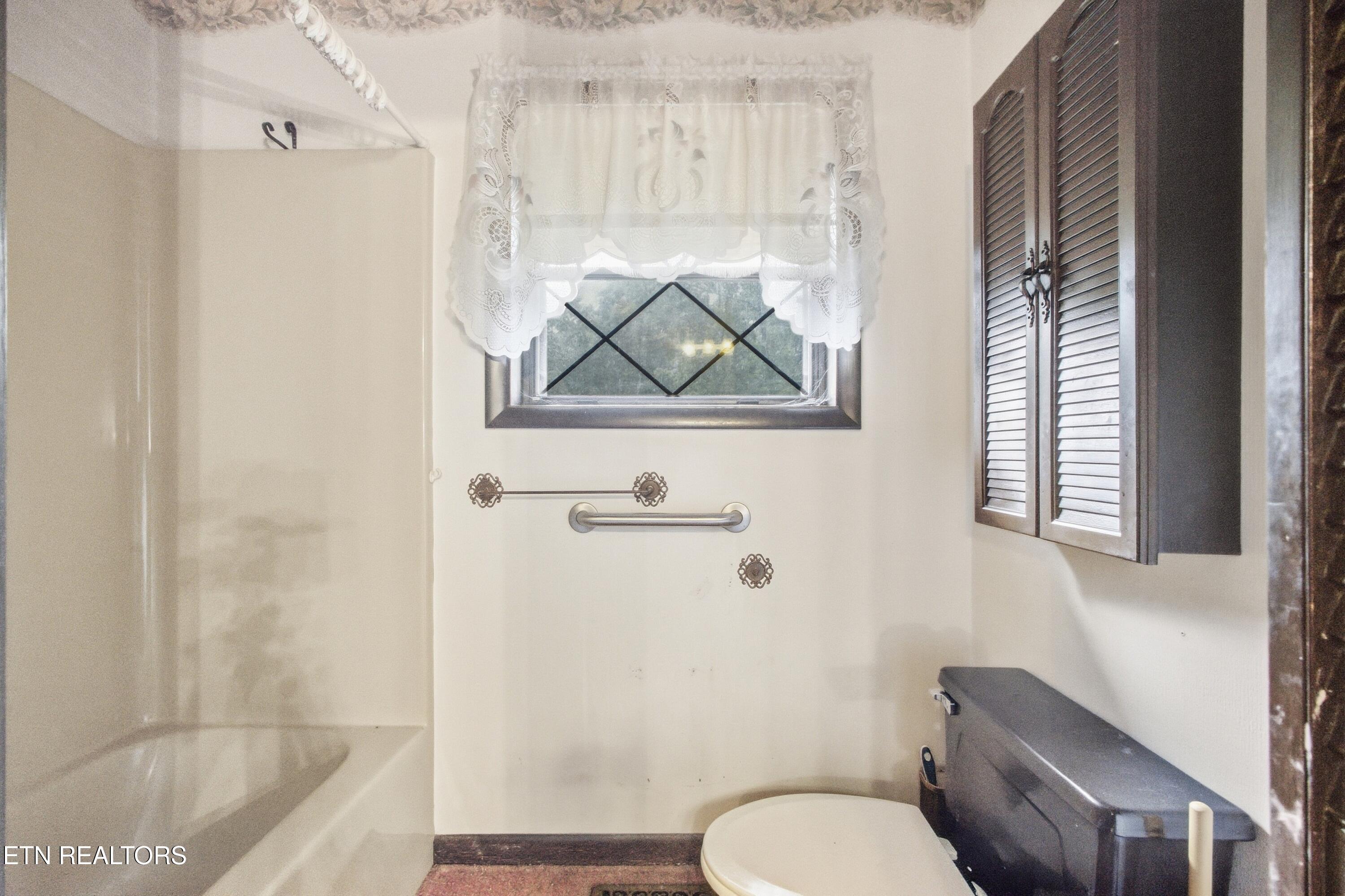 201 Leslie Drive