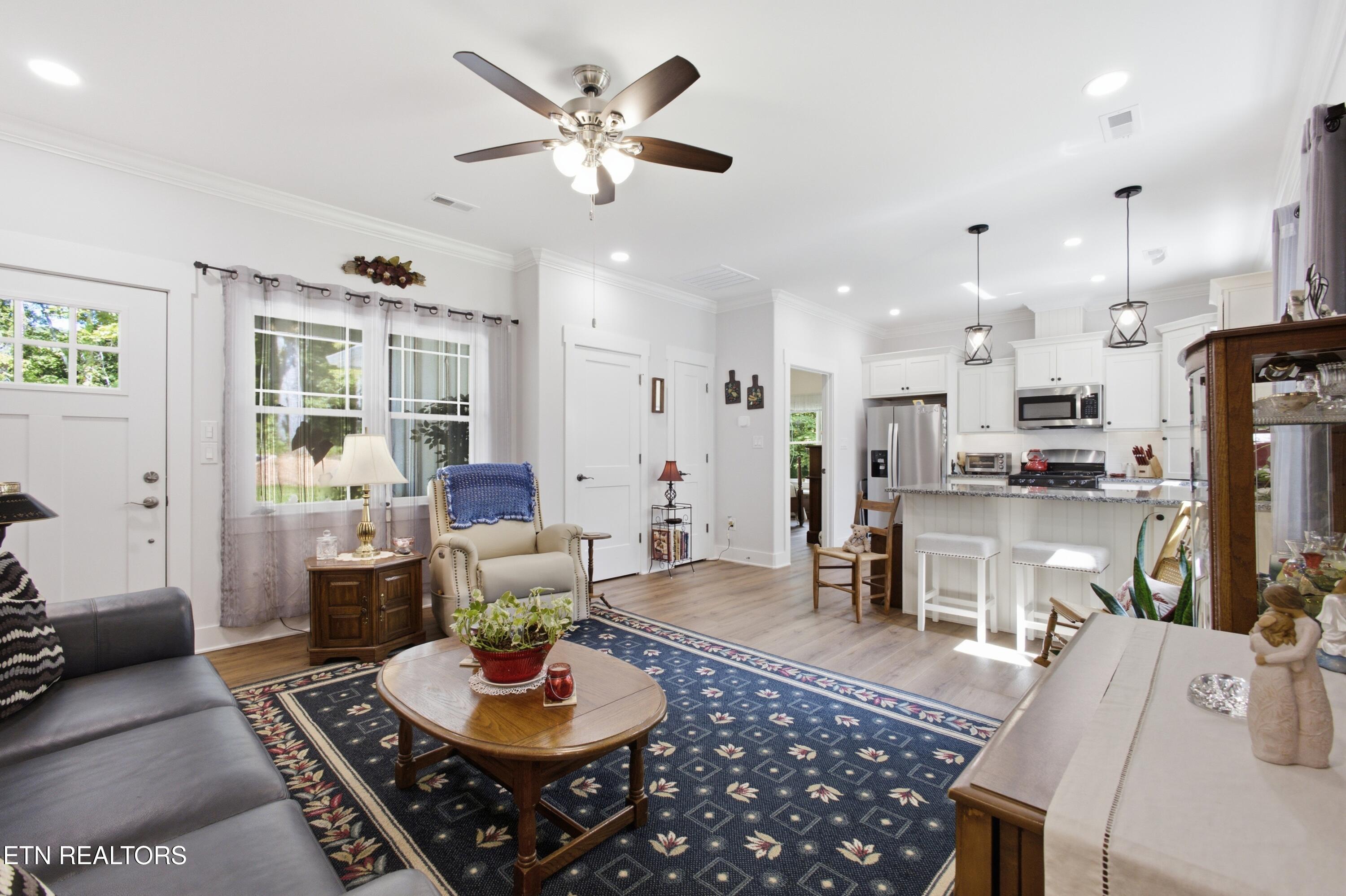 114 W Mountain Drive