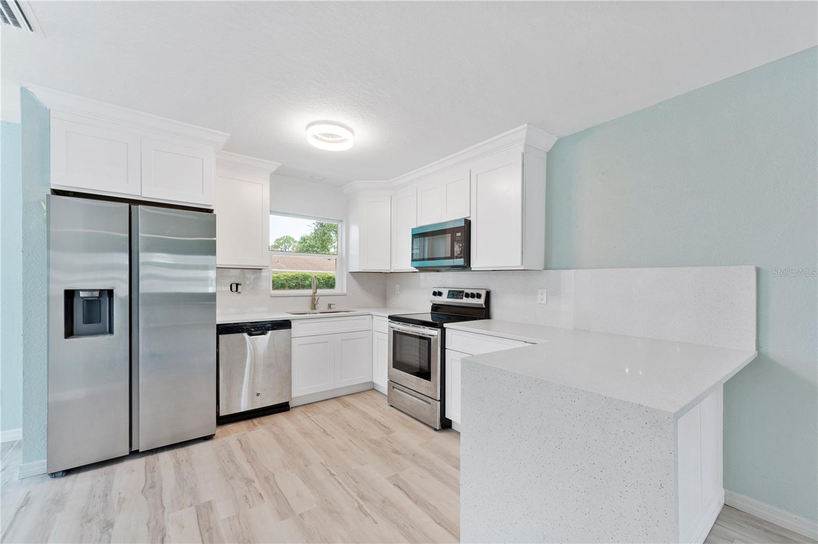 208 66TH STREET CT E