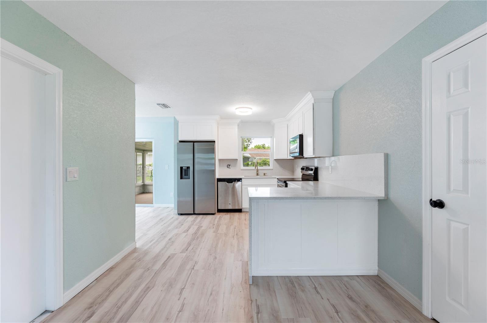 208 66TH STREET CT E