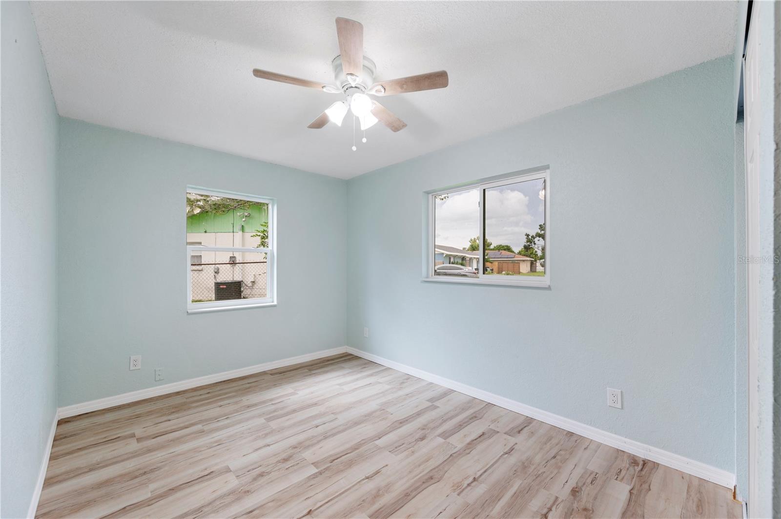 208 66TH STREET CT E