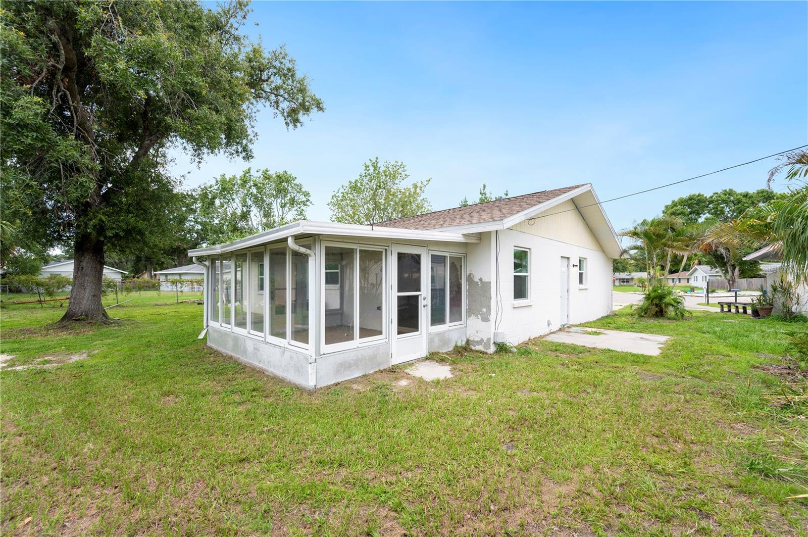 208 66TH STREET CT E