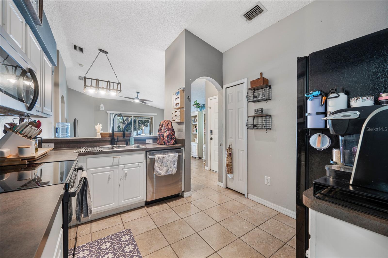 4504 COUNTRY HILLS BLVD