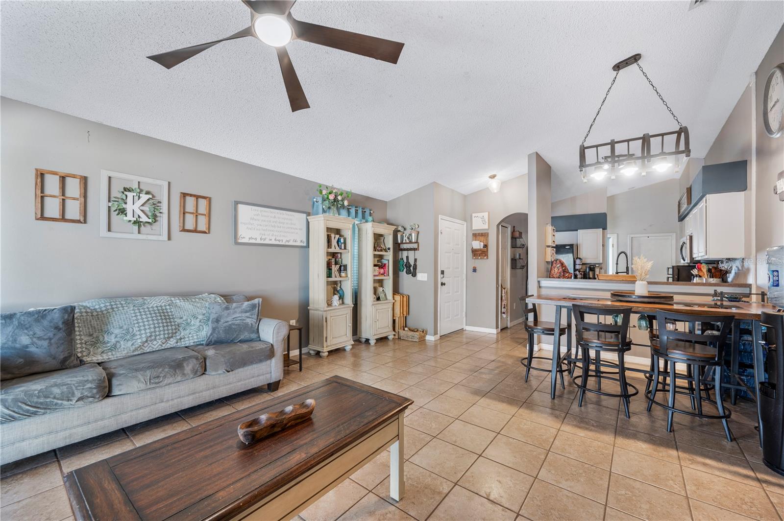 4504 COUNTRY HILLS BLVD