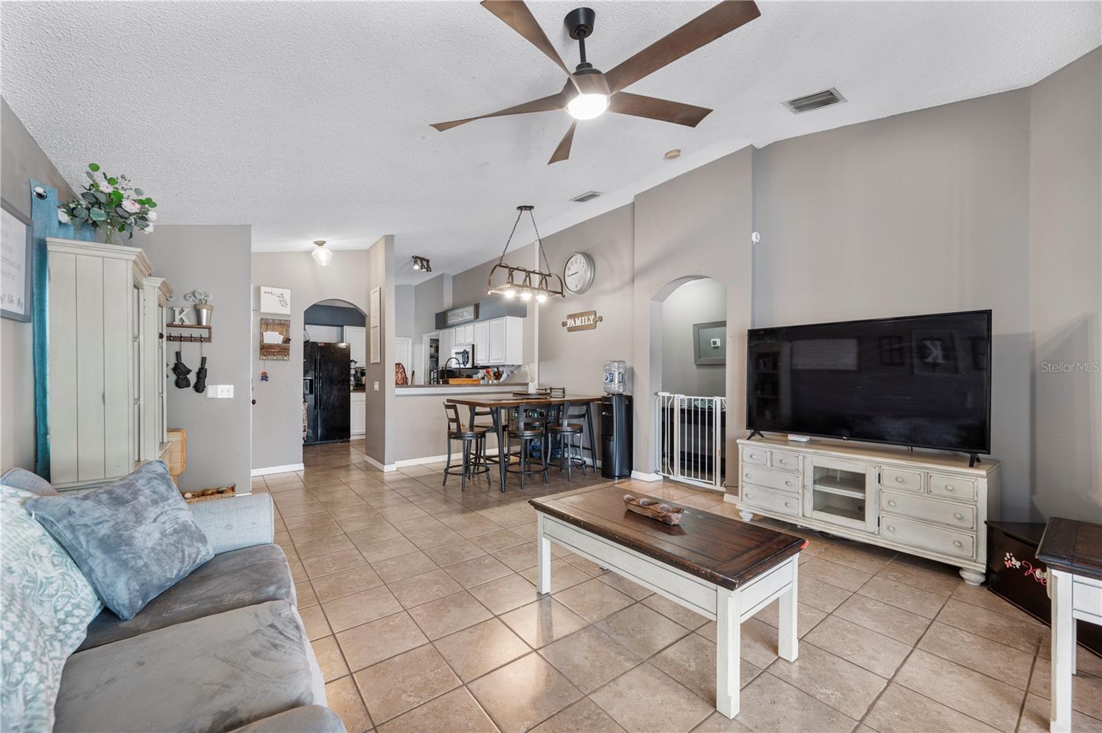 4504 COUNTRY HILLS BLVD