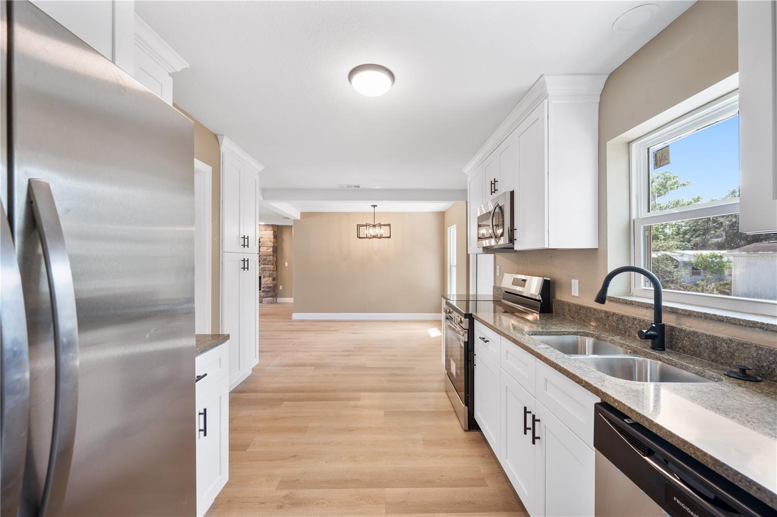 2995 W LAKE CHILTON DR