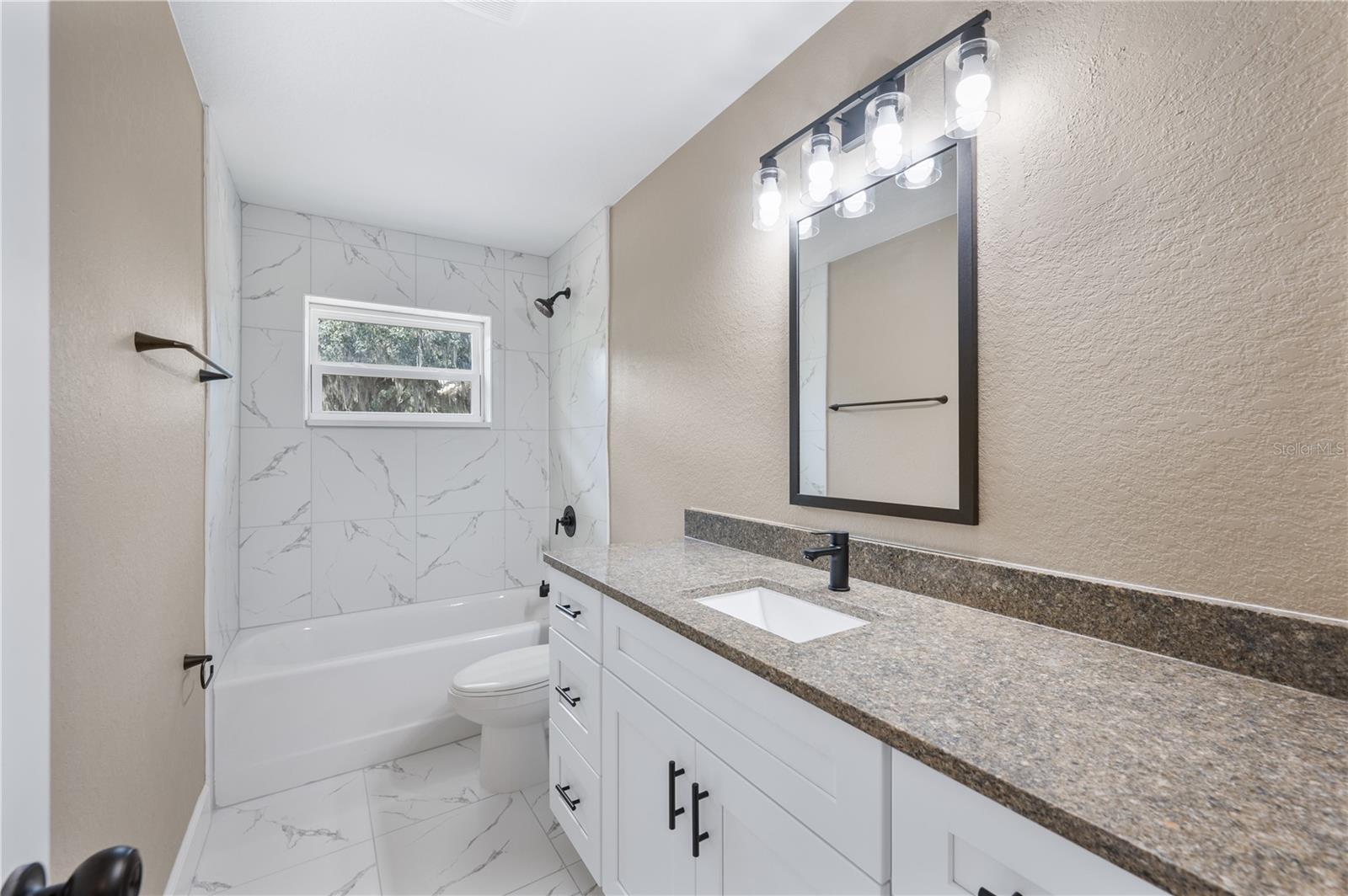 2995 W LAKE CHILTON DR