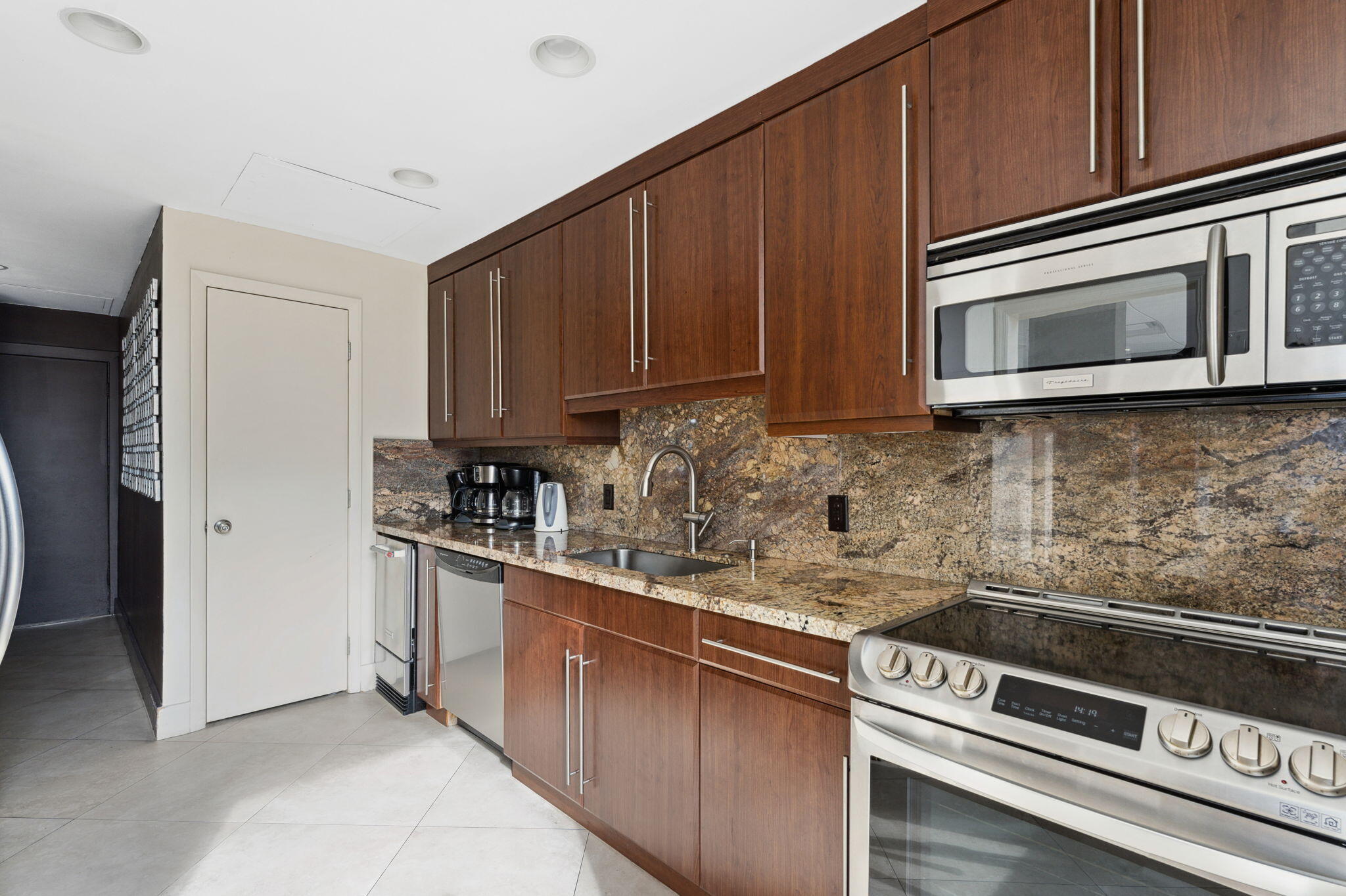 2000 S Ocean Boulevard 16-H