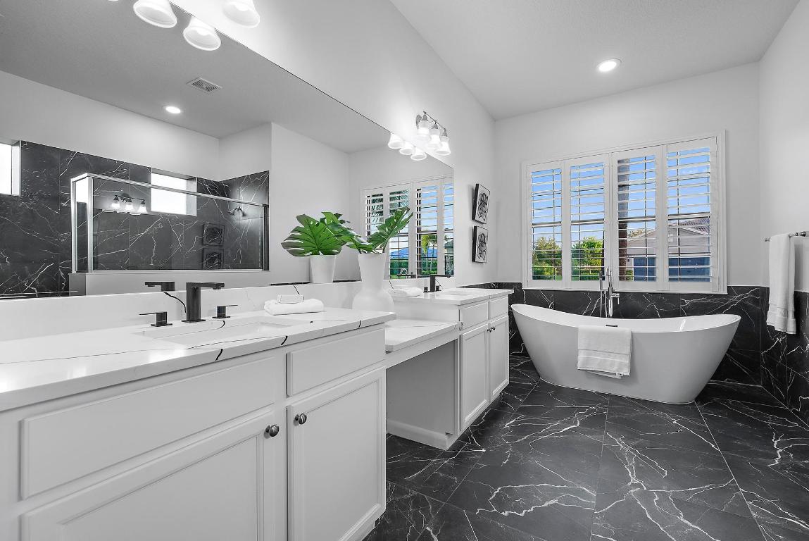 556 SW Sea Green Street