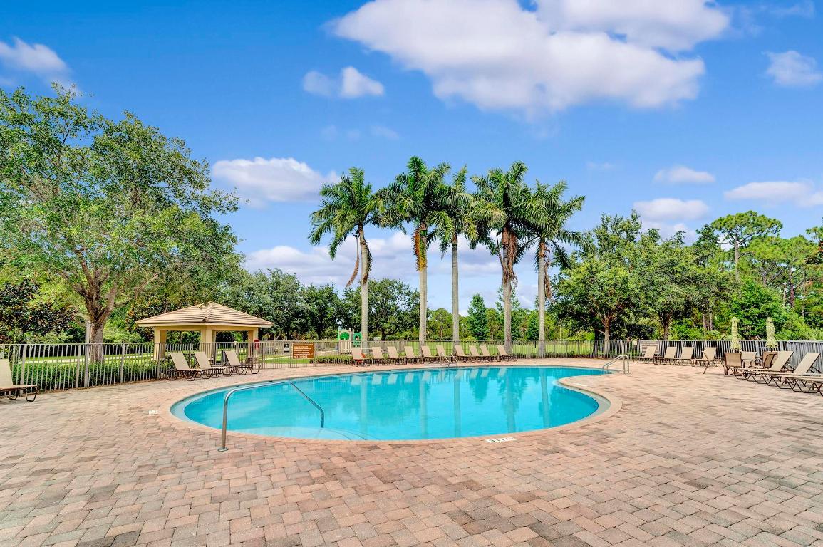 556 SW Sea Green Street